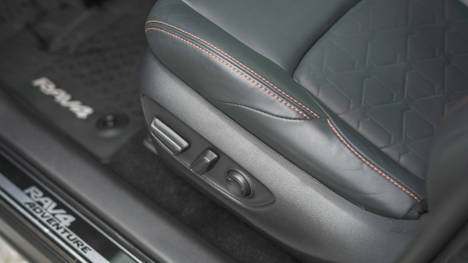 Toyota RAV4 2024 року з пробігом 7550 км, Універсал, Тойота Центр Львів "Діамант", м.Львів - 2053900 ГРН | Фото № 16