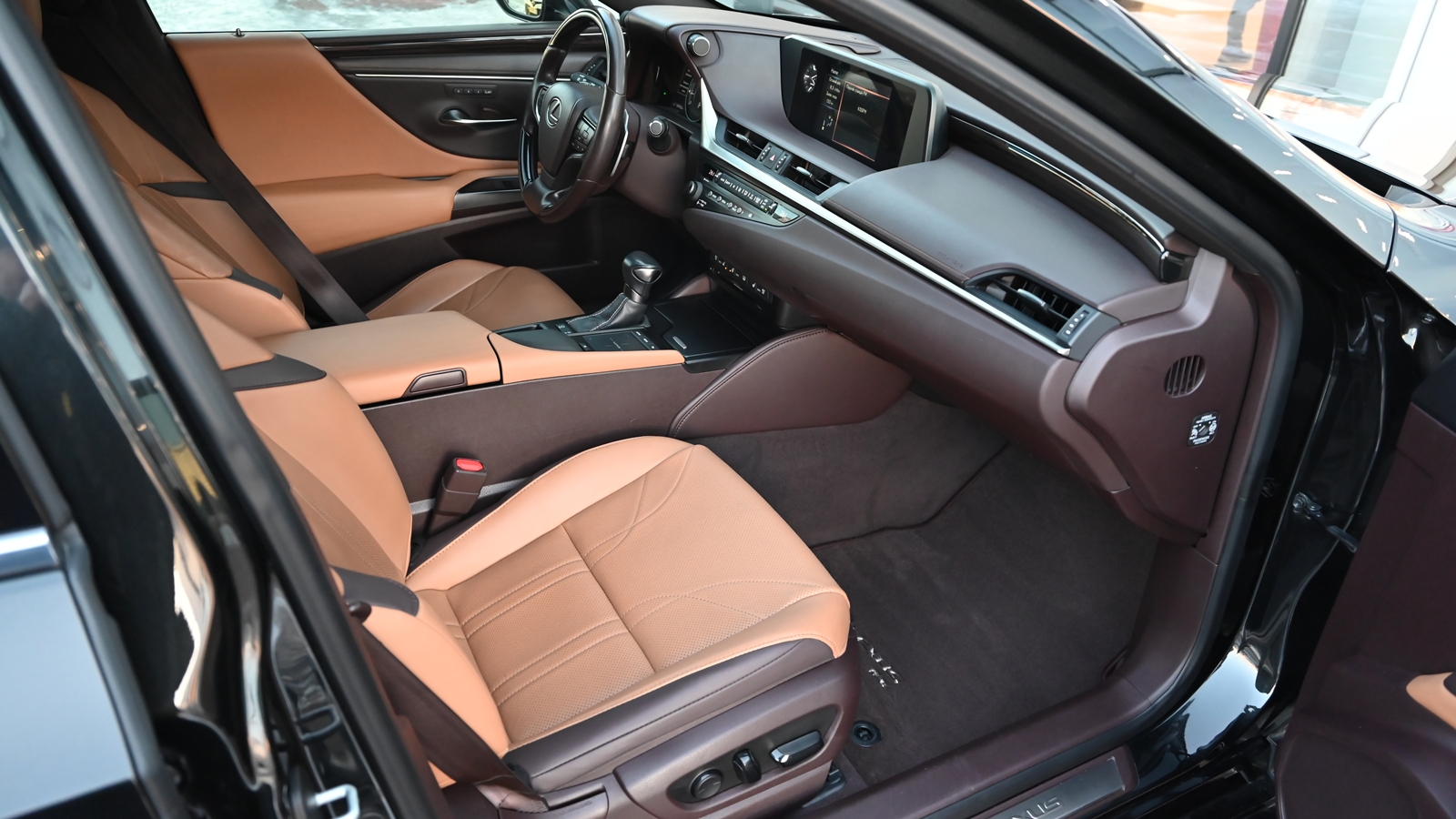 Lexus ES 2019 року, Седан, Тойота Центр Київ "Сіті Плаза", м.Київ | Фото № 6 Lexus ES 2019 року з пробігом 167543 км, Седан, Тойота Центр Київ "Сіті Плаза", м.Київ - 1284683 ГРН | Фото № 6