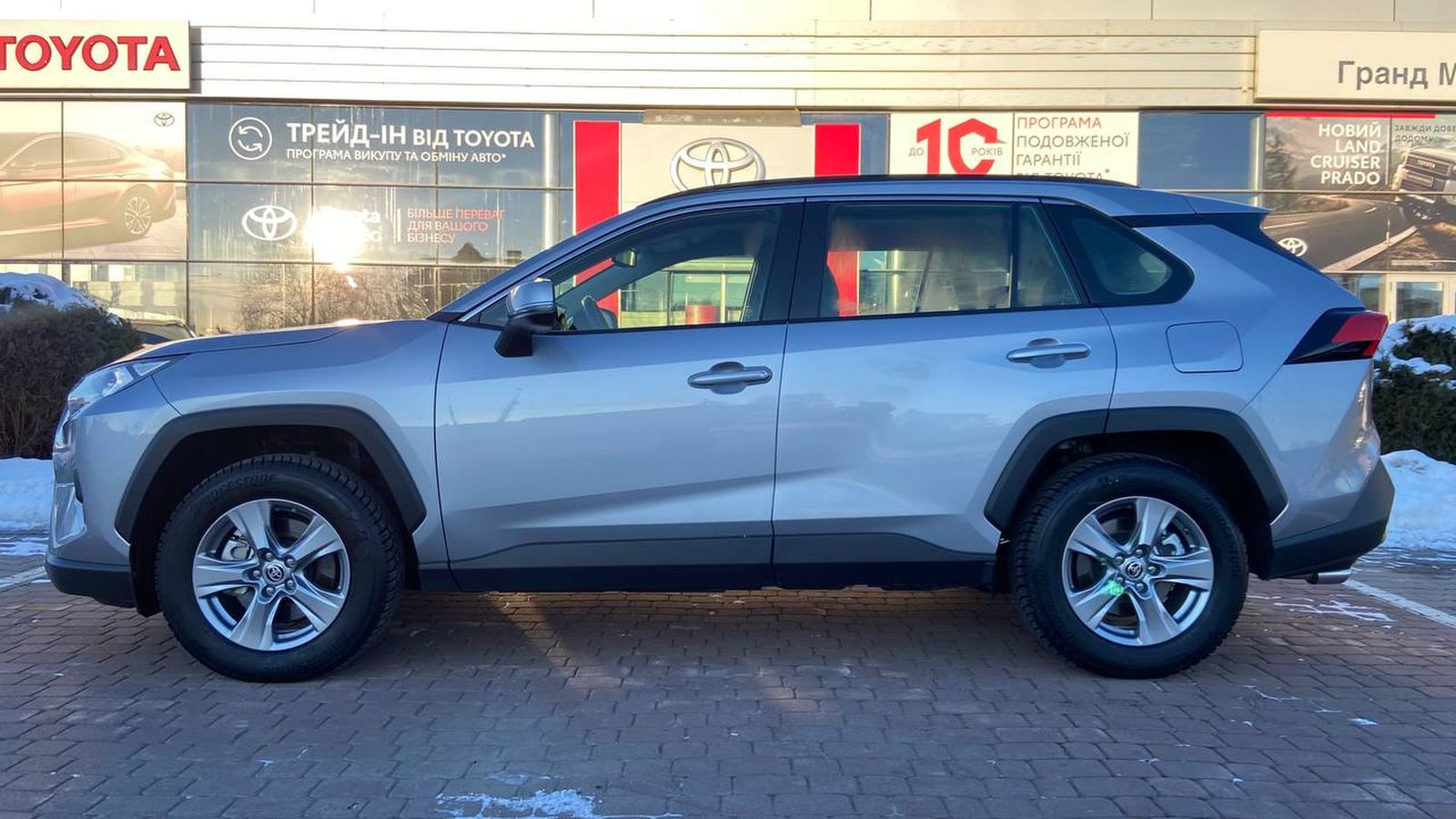 Toyota RAV4 2024 року, Універсал, Тойота Центр Хмельницький "Гранд Мотор", м.Хмельницький | Фото № 3 Toyota RAV4 2024 року з пробігом 12475 км, Універсал, Тойота Центр Хмельницький "Гранд Мотор", м.Хмельницький - 1569500 ГРН | Фото № 3