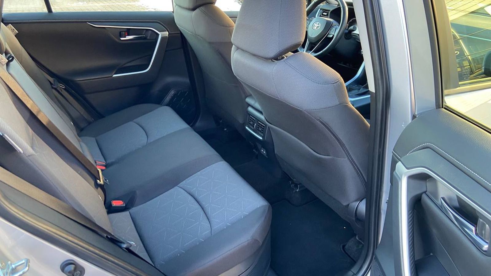 Toyota RAV4 2024 року, Універсал, Тойота Центр Хмельницький "Гранд Мотор", м.Хмельницький | Фото № 7 Toyota RAV4 2024 року з пробігом 12475 км, Універсал, Тойота Центр Хмельницький "Гранд Мотор", м.Хмельницький - 1569500 ГРН | Фото № 7