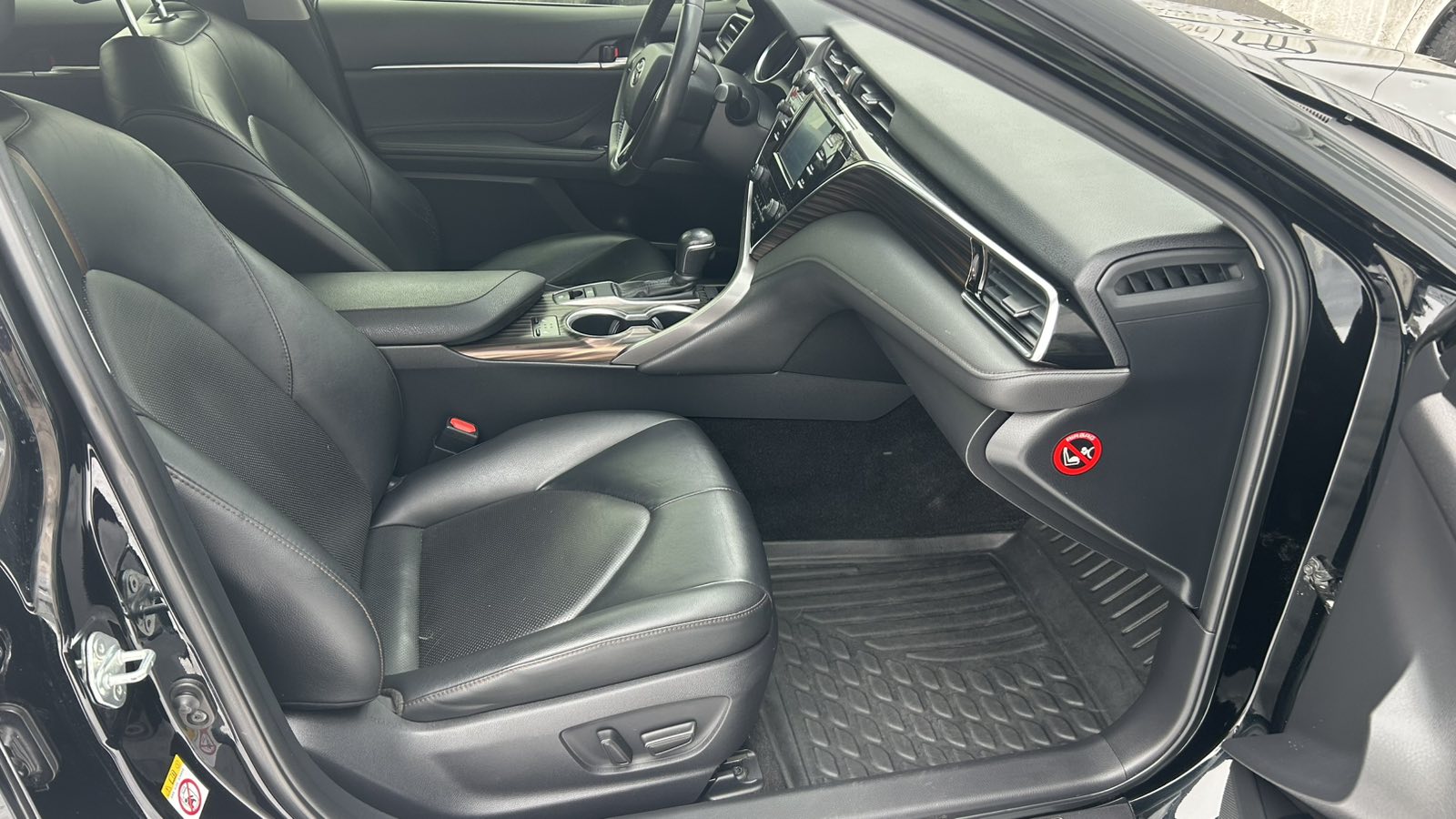 Toyota CAMRY 2017 року, Седан, Тойота Центр Київ "Автосаміт Укравто", м.Київ | Фото № 6 Toyota CAMRY 2017 року з пробігом 179000 км, Седан, Тойота Центр Київ "Автосаміт Укравто", м.Київ - 965000 ГРН | Фото № 6