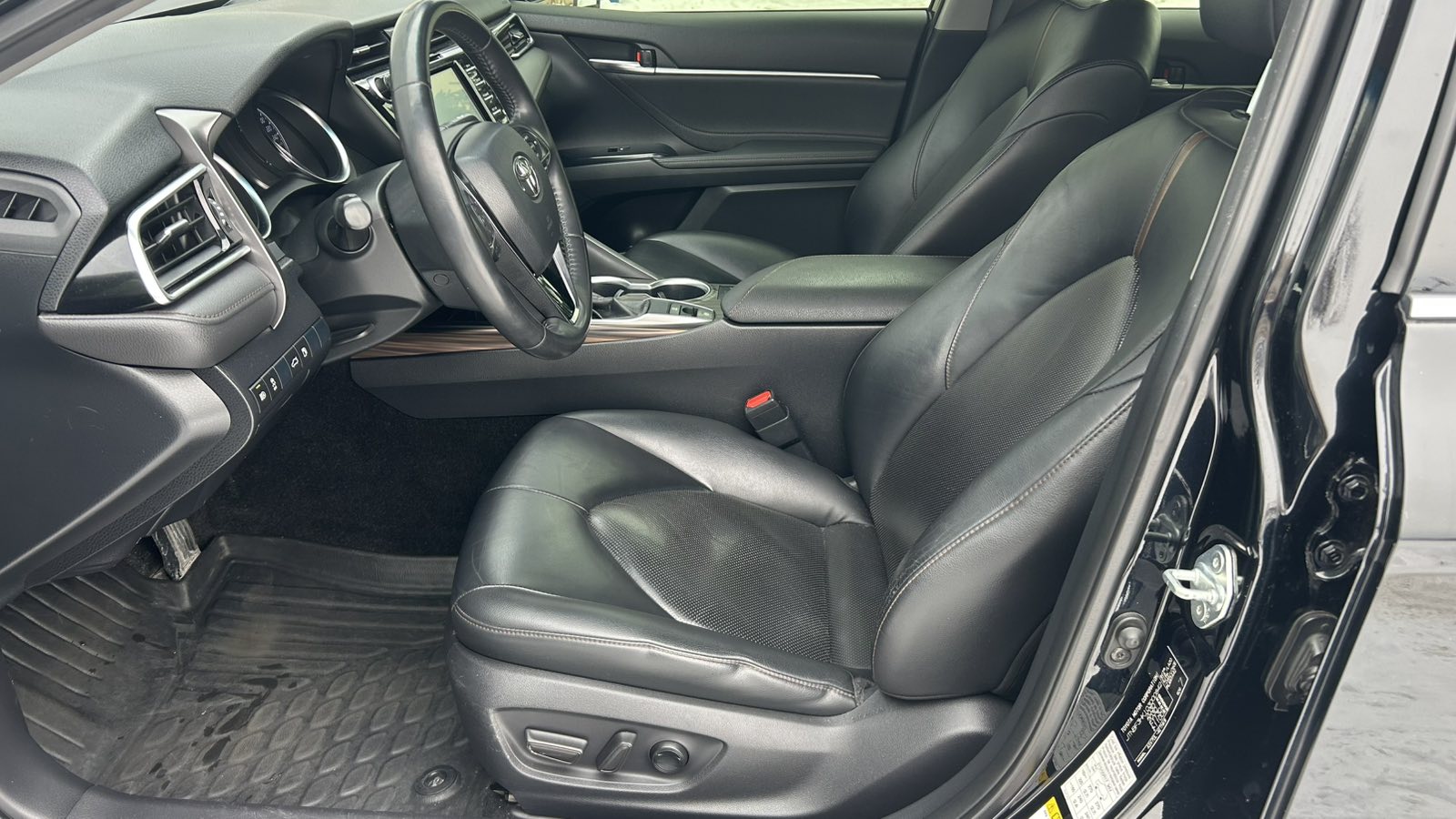 Toyota CAMRY 2017 року, Седан, Тойота Центр Київ "Автосаміт Укравто", м.Київ | Фото № 12 Toyota CAMRY 2017 року з пробігом 179000 км, Седан, Тойота Центр Київ "Автосаміт Укравто", м.Київ - 965000 ГРН | Фото № 12