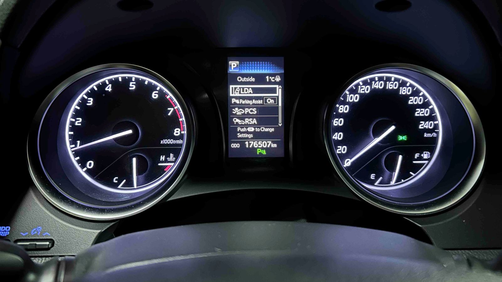 Toyota CAMRY 2017 року, Седан, Тойота Центр Київ "Автосаміт Укравто", м.Київ | Фото № 18 Toyota CAMRY 2017 року з пробігом 179000 км, Седан, Тойота Центр Київ "Автосаміт Укравто", м.Київ - 965000 ГРН | Фото № 18