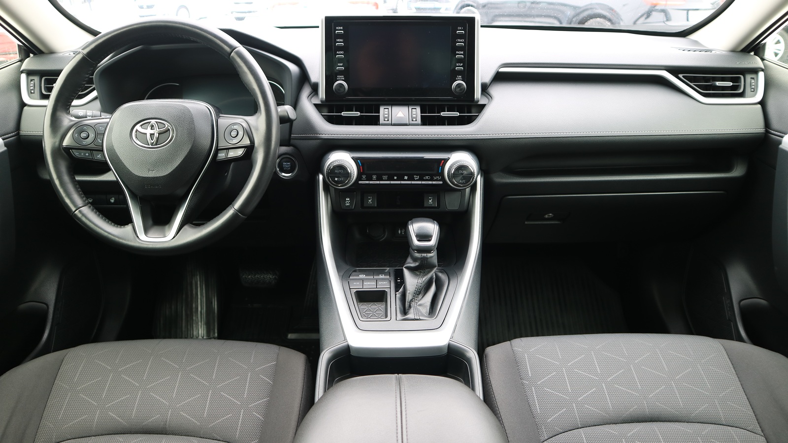 Toyota RAV4 2019 року, Універсал, Тойота Центр Київ "Автосаміт Укравто Столичне", м.Київ | Фото № 8 Toyota RAV4 2019 року з пробігом 155372 км, Універсал, Тойота Центр Київ "Автосаміт Укравто Столичне", м.Київ - 1025000 ГРН | Фото № 8