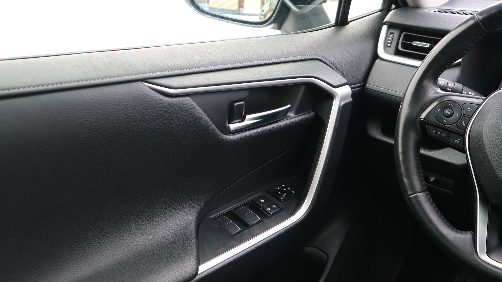 Toyota RAV4 2019 року, Універсал, Тойота Центр Київ "Автосаміт Укравто Столичне", м.Київ | Фото № 16 Toyota RAV4 2019 року з пробігом 155372 км, Універсал, Тойота Центр Київ "Автосаміт Укравто Столичне", м.Київ - 1025000 ГРН | Фото № 16