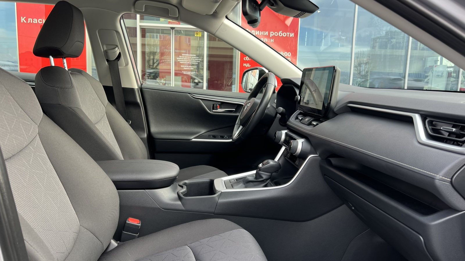 Toyota RAV4 2024 року, Універсал, Тойота Центр Івано-Франківськ "Класик-Авто", м.Івано-Франківськ | Фото № 6 Toyota RAV4 2024 року з пробігом 36943 км, Універсал, Тойота Центр Івано-Франківськ "Класик-Авто", м.Івано-Франківськ - 1595500 ГРН | Фото № 6