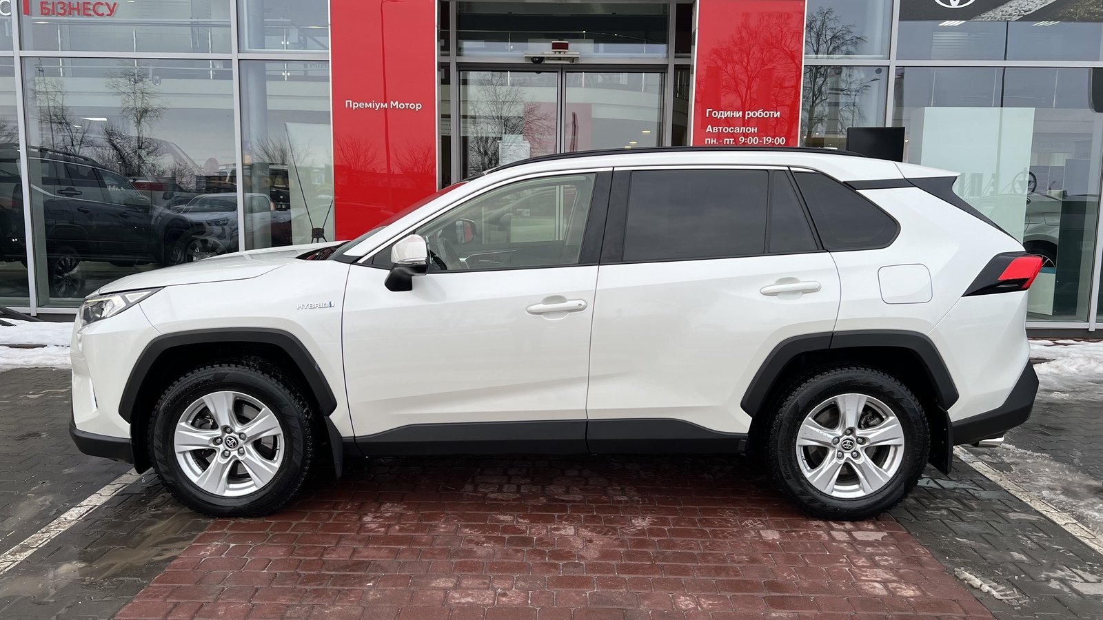 Toyota RAV4 2021 року, Універсал, Тойота Центр Вінниця "Преміум Мотор", м.Вінниця | Фото № 3 Toyota RAV4 2021 року з пробігом 59230 км, Універсал, Тойота Центр Вінниця "Преміум Мотор", м.Вінниця - 1400000 ГРН | Фото № 3