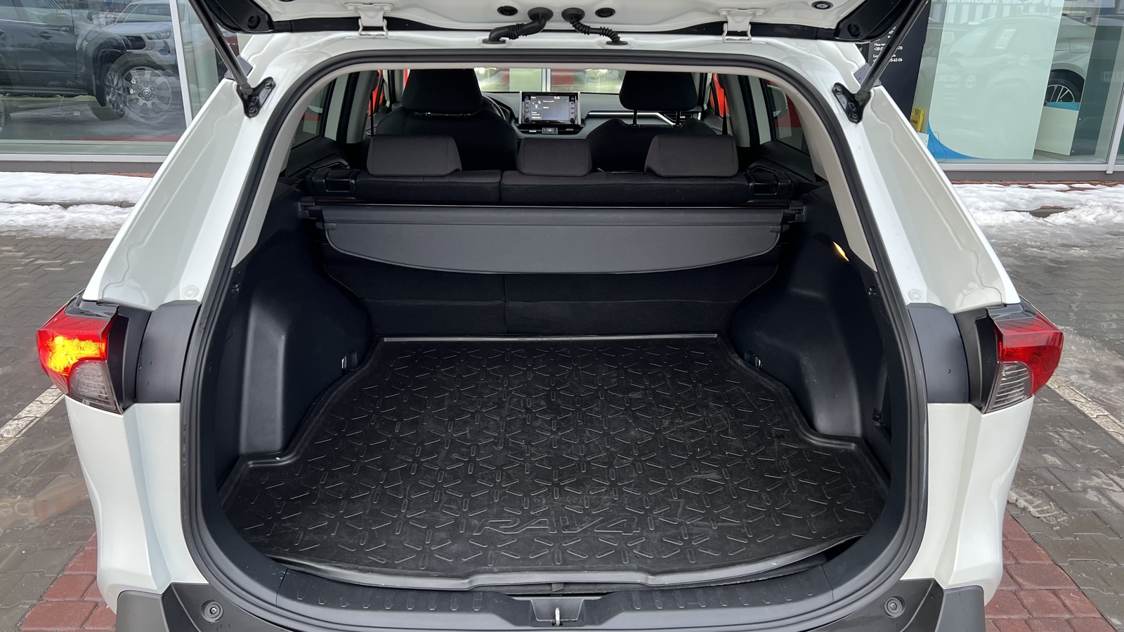 Toyota RAV4 2021 року, Універсал, Тойота Центр Вінниця "Преміум Мотор", м.Вінниця | Фото № 10 Toyota RAV4 2021 року з пробігом 59230 км, Універсал, Тойота Центр Вінниця "Преміум Мотор", м.Вінниця - 1400000 ГРН | Фото № 10