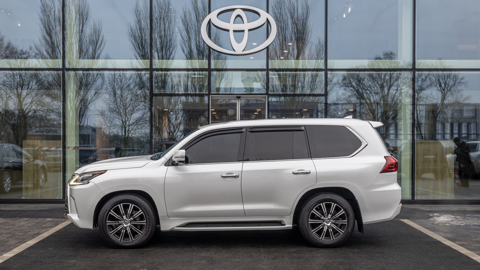 Lexus LX 2016 року, Універсал, Тойота Центр Дніпро "Алмаз Мотор" на Запорізькому шосе, м.Дніпро | Фото № 3 Lexus LX 2016 року з пробігом 158506 км, Універсал, Тойота Центр Дніпро "Алмаз Мотор" на Запорізькому шосе, м.Дніпро - 2475000 ГРН | Фото № 3