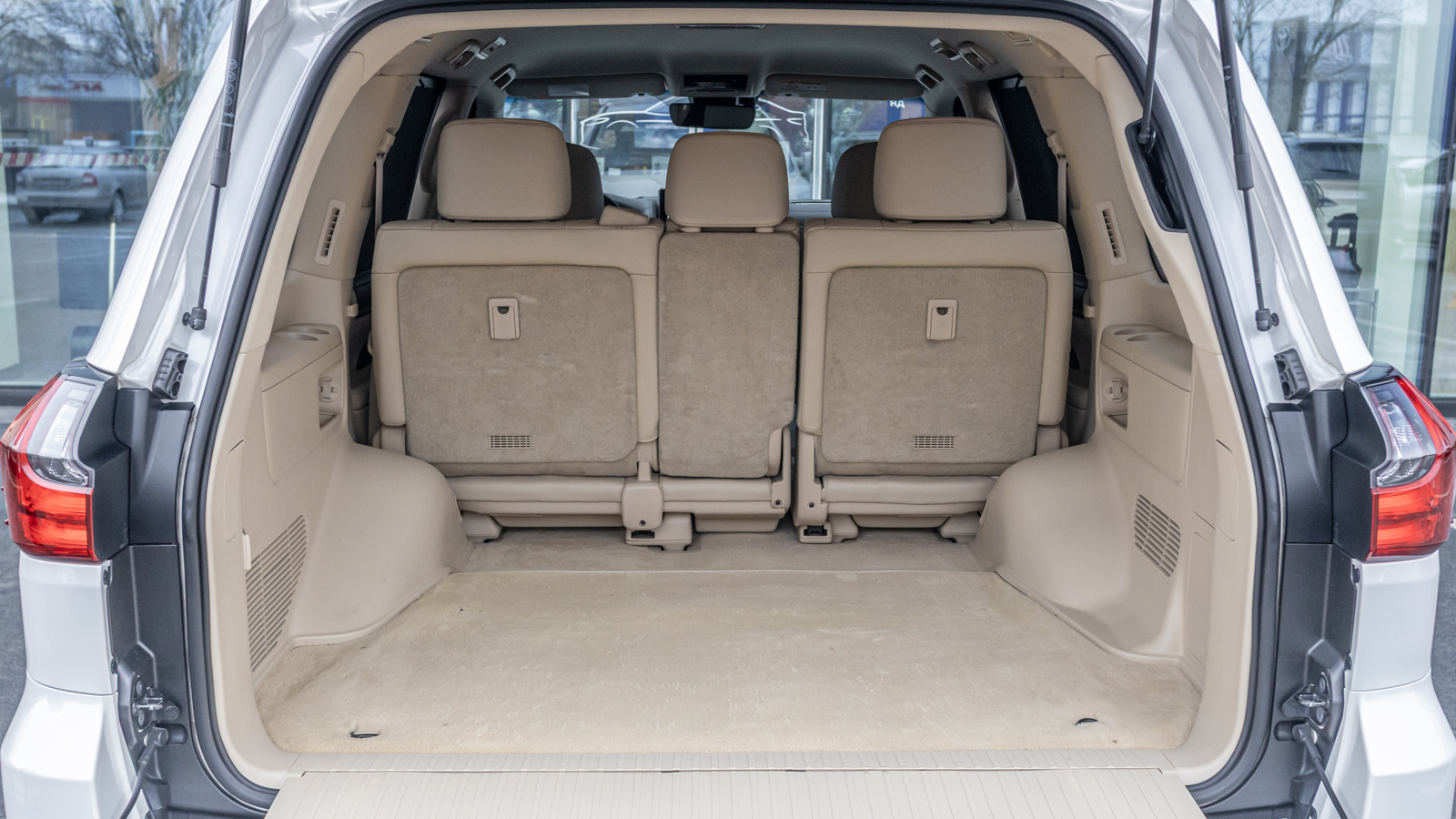 Lexus LX 2016 року, Універсал, Тойота Центр Дніпро "Алмаз Мотор" на Запорізькому шосе, м.Дніпро | Фото № 10 Lexus LX 2016 року з пробігом 158506 км, Універсал, Тойота Центр Дніпро "Алмаз Мотор" на Запорізькому шосе, м.Дніпро - 2475000 ГРН | Фото № 10