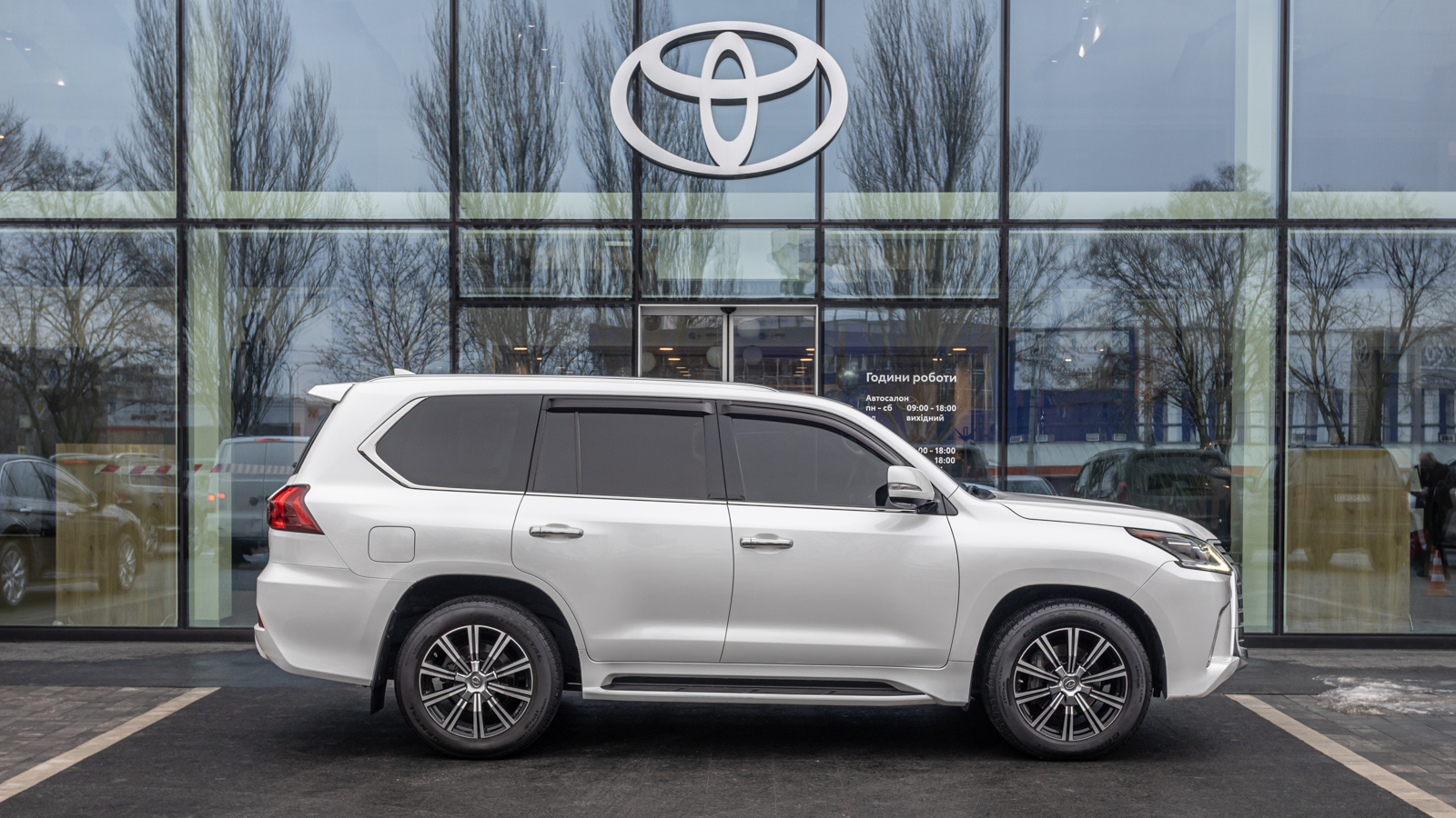 Lexus LX 2016 року, Універсал, Тойота Центр Дніпро "Алмаз Мотор" на Запорізькому шосе, м.Дніпро | Фото № 19 Lexus LX 2016 року з пробігом 158506 км, Універсал, Тойота Центр Дніпро "Алмаз Мотор" на Запорізькому шосе, м.Дніпро - 2475000 ГРН | Фото № 19