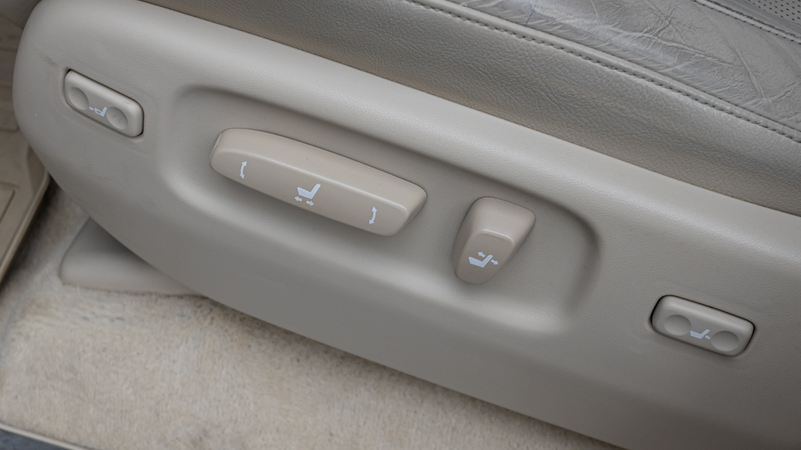 Lexus LX 2016 року, Універсал, Тойота Центр Дніпро "Алмаз Мотор" на Запорізькому шосе, м.Дніпро | Фото № 24 Lexus LX 2016 року з пробігом 158506 км, Універсал, Тойота Центр Дніпро "Алмаз Мотор" на Запорізькому шосе, м.Дніпро - 2475000 ГРН | Фото № 24