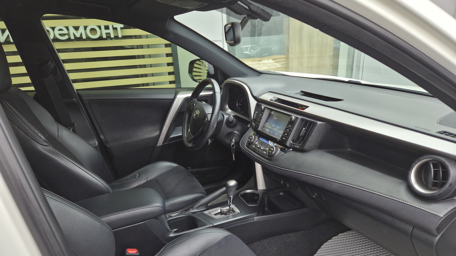 Toyota RAV4 2017 року, Універсал, Тойота Центр Кропивницький "Мотор - Олві", м.Кропивницький | Фото № 6 Toyota RAV4 2017 року з пробігом 117310 км, Універсал, Тойота Центр Кропивницький "Мотор - Олві", м.Кропивницький - 1000000 ГРН | Фото № 6