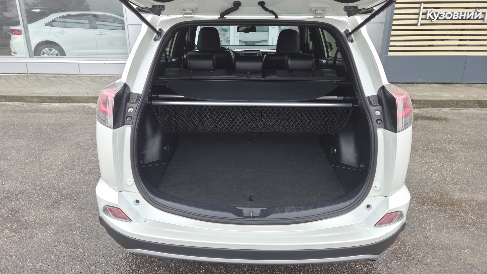 Toyota RAV4 2017 року, Універсал, Тойота Центр Кропивницький "Мотор - Олві", м.Кропивницький | Фото № 10 Toyota RAV4 2017 року з пробігом 117310 км, Універсал, Тойота Центр Кропивницький "Мотор - Олві", м.Кропивницький - 1000000 ГРН | Фото № 10