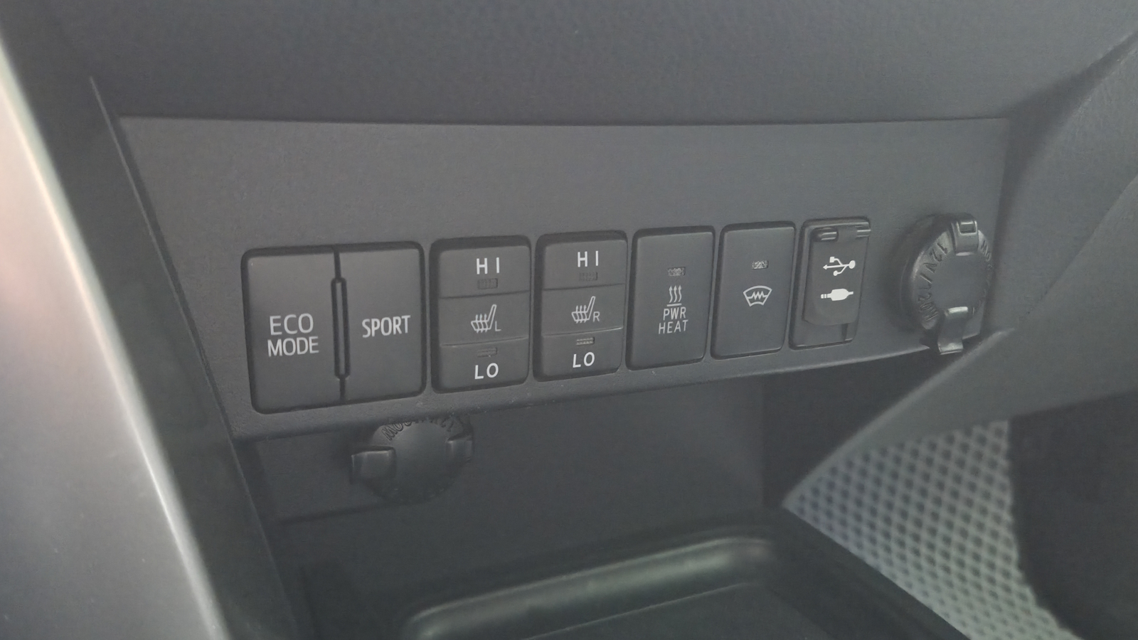 Toyota RAV4 2017 року, Універсал, Тойота Центр Кропивницький "Мотор - Олві", м.Кропивницький | Фото № 14 Toyota RAV4 2017 року з пробігом 117310 км, Універсал, Тойота Центр Кропивницький "Мотор - Олві", м.Кропивницький - 1000000 ГРН | Фото № 14