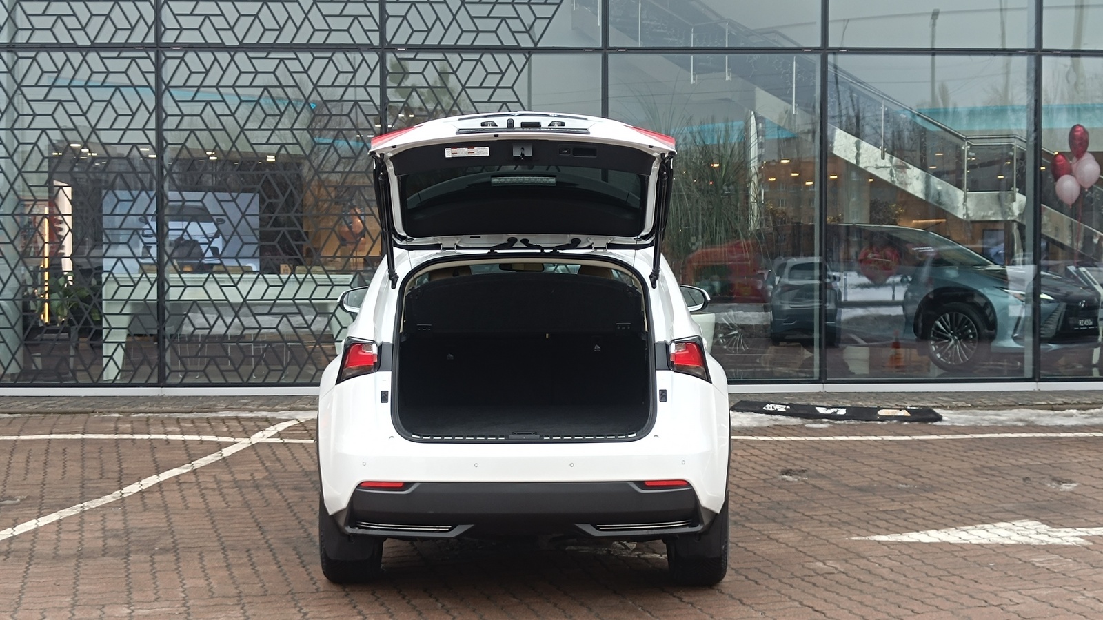 Lexus NX 2015 року, Універсал, Лексус Київ Захід, м.Київ | Фото № 10 Lexus NX 2015 року з пробігом 114368 км, Універсал, Лексус Київ Захід, м.Київ - 1131000 ГРН | Фото № 10