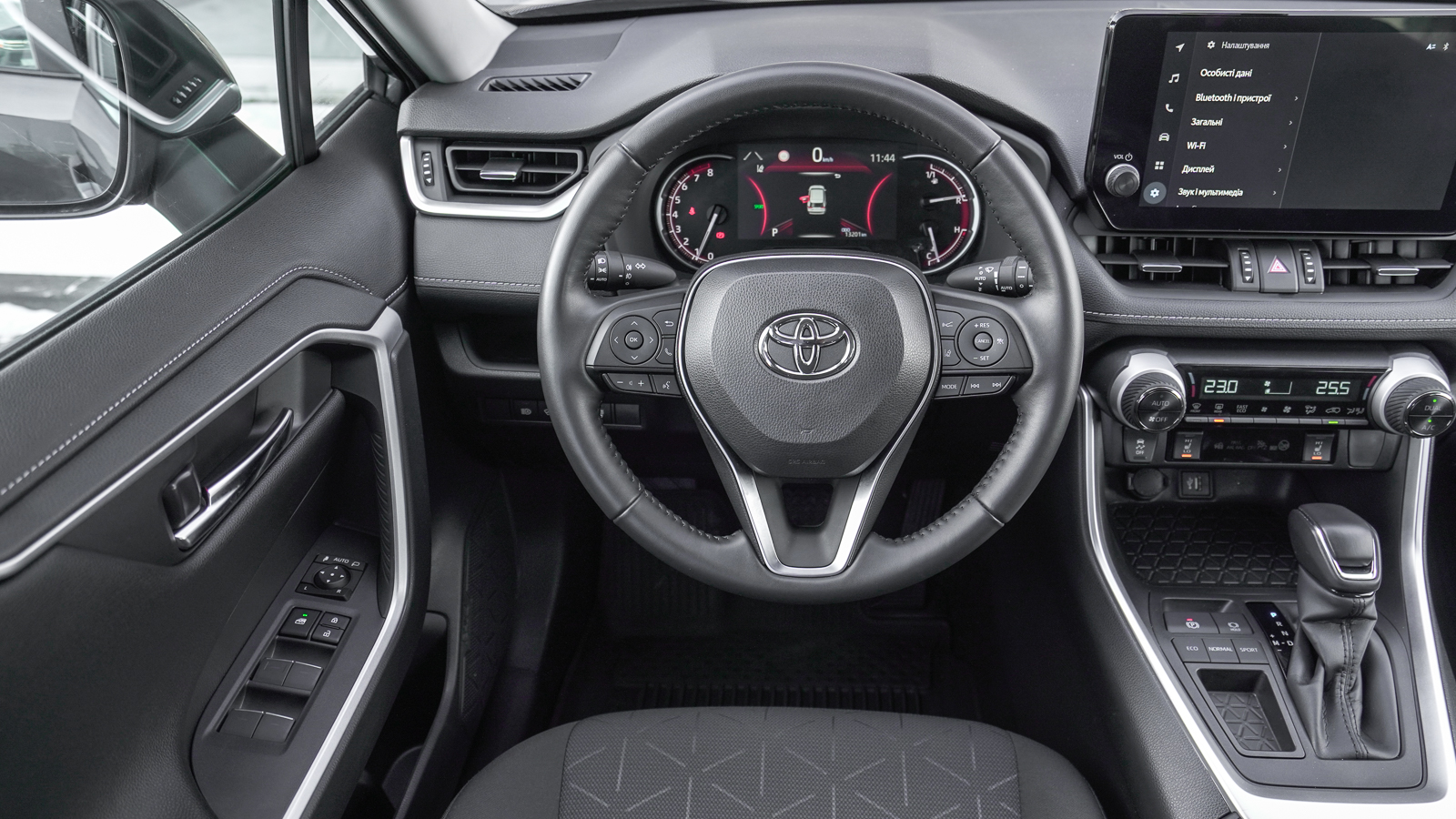 Toyota RAV4 2023 року, Універсал, Тойота Центр Львів "Діамант", м.Львів | Фото № 9 Toyota RAV4 2023 року з пробігом 13201 км, Універсал, Тойота Центр Львів "Діамант", м.Львів - 1392000 ГРН | Фото № 9