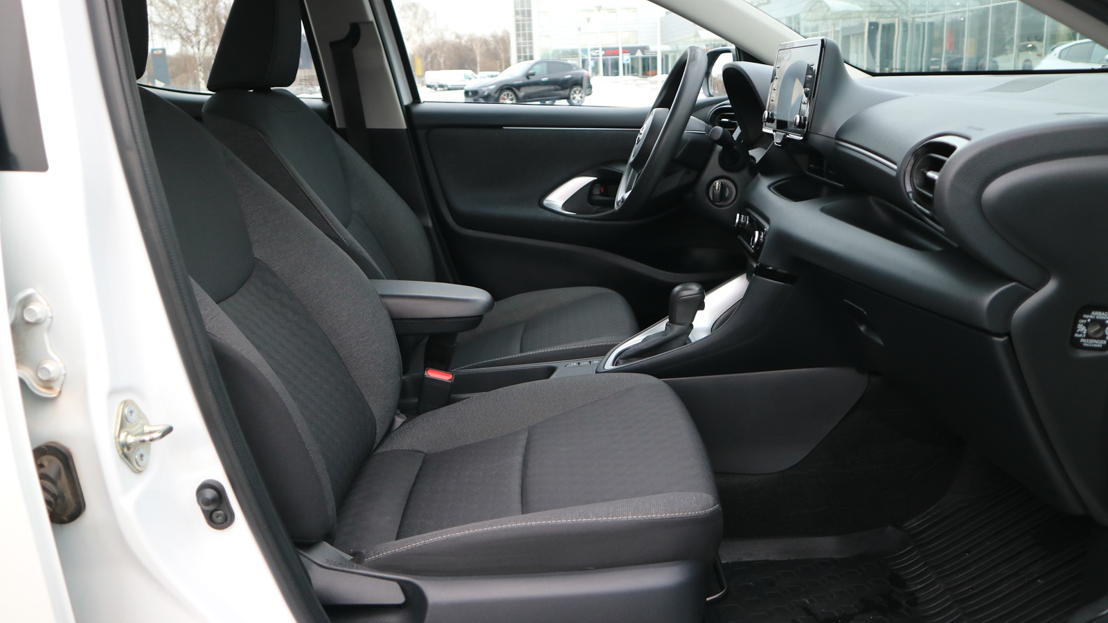 Toyota YARIS 2021 року з пробігом 57599 км, Хетчбек, Тойота Центр Київ "Автосаміт Укравто Столичне", м.Київ - 849000 ГРН | Фото № 2