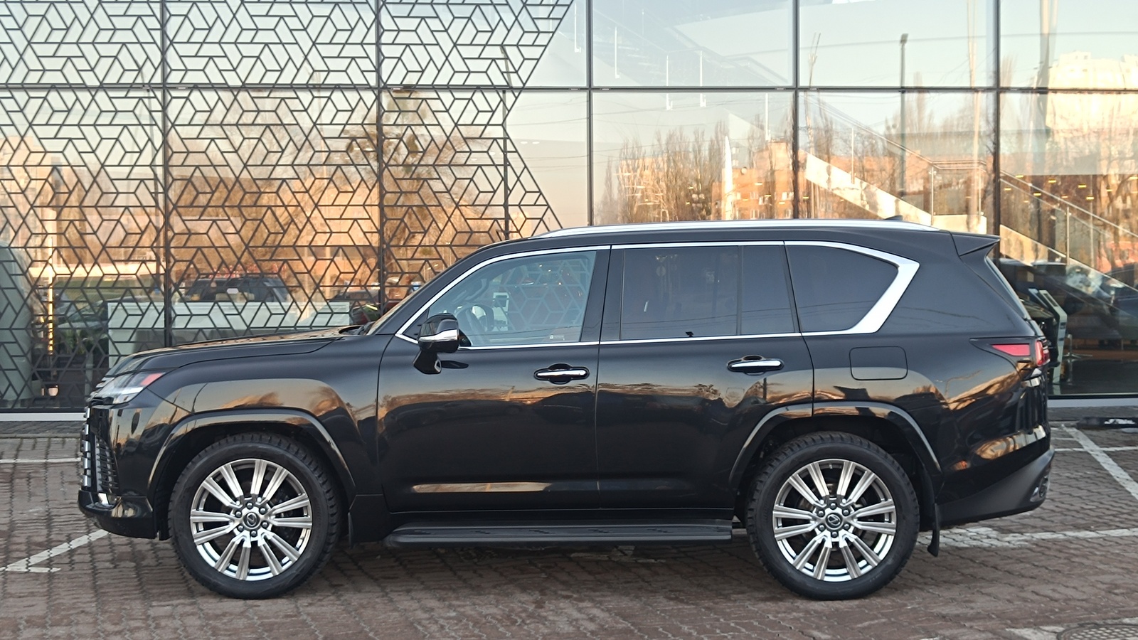 Lexus LX 2023 року з пробігом 77002 км, Універсал, Лексус Київ Захід, м.Київ - 5100000 ГРН | Фото № 3