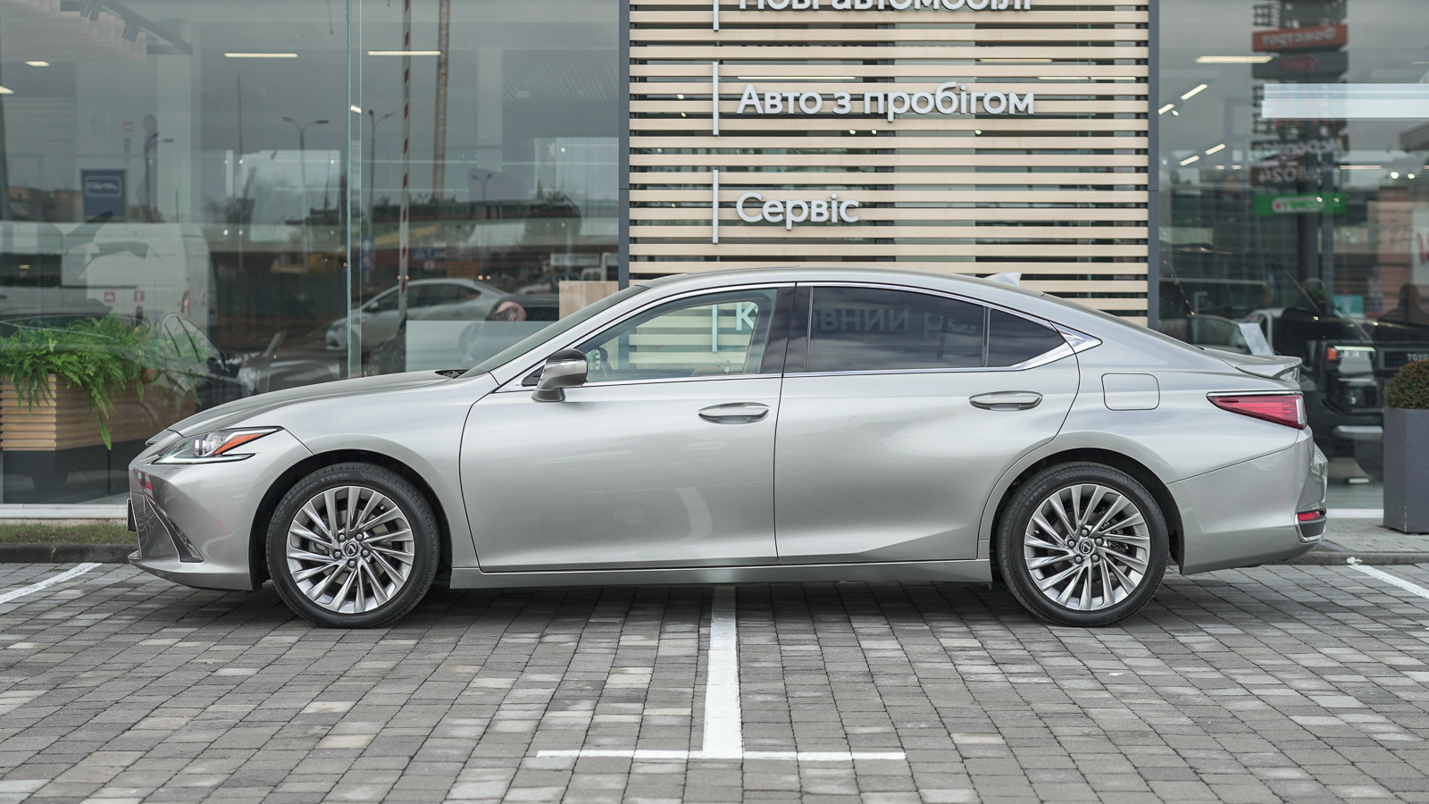 Lexus ES 2022 року з пробігом 87421 км, Седан, Тойота Центр Львів "Діамант", м.Львів - 2044500 ГРН | Фото № 3