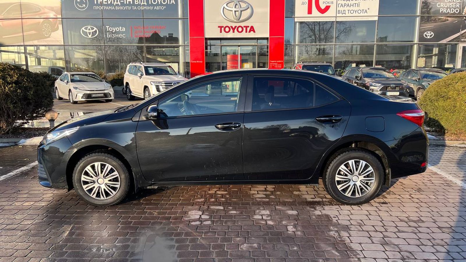 Toyota COROLLA 2017 року з пробігом 103871 км, Седан, Тойота Центр Хмельницький "Гранд Мотор", м.Хмельницький - 496000 ГРН | Фото № 3