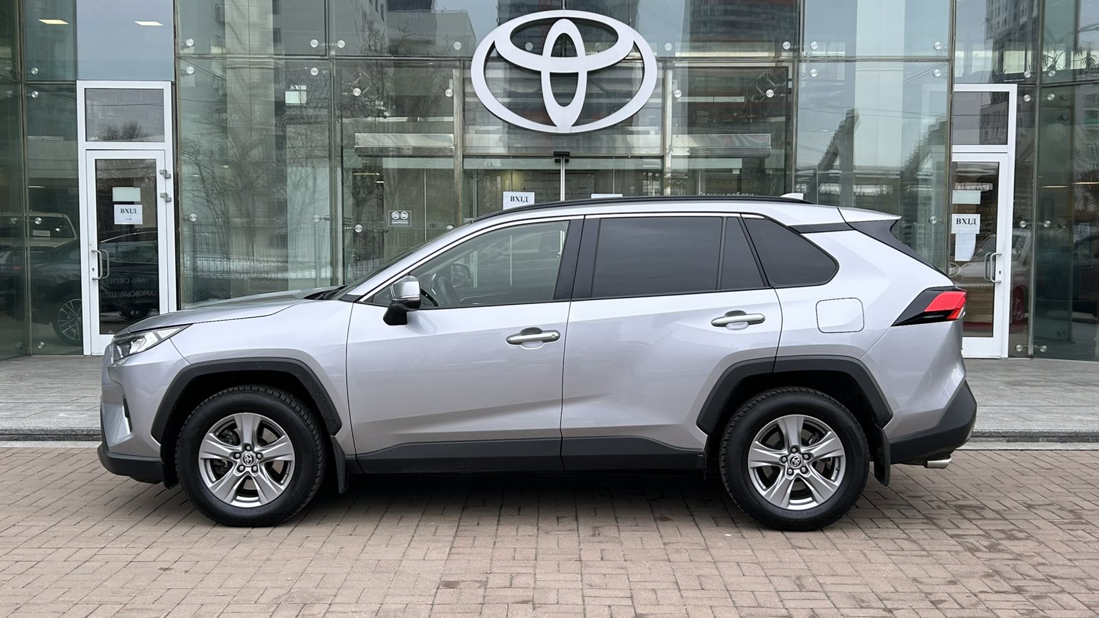 Toyota RAV4 2023 року з пробігом 33565 км, Універсал, Тойота Центр Київ "Автосаміт Укравто", м.Київ - 1495000 ГРН | Фото № 3