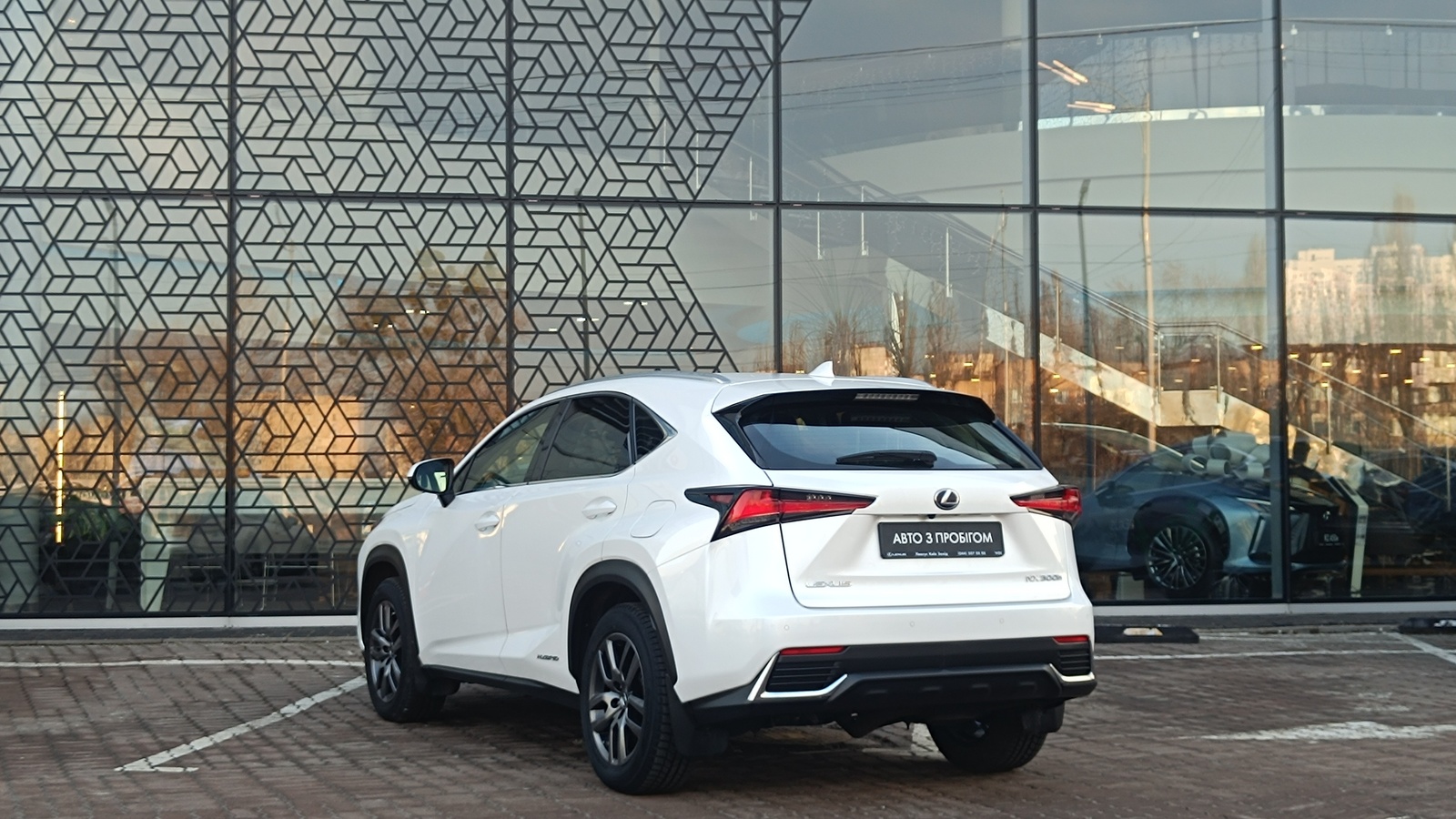 Lexus NX 2019 року з пробігом 59631 км, Універсал, Лексус Київ Захід, м.Київ - 1256000 ГРН | Фото № 2