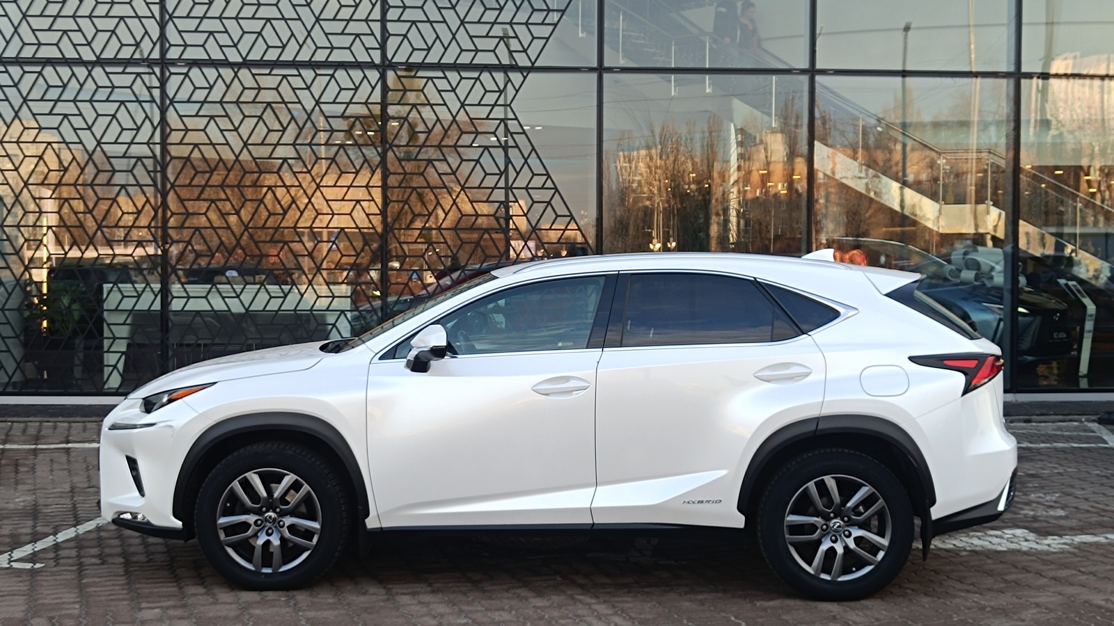 Lexus NX 2019 року з пробігом 59631 км, Універсал, Лексус Київ Захід, м.Київ - 1256000 ГРН | Фото № 3