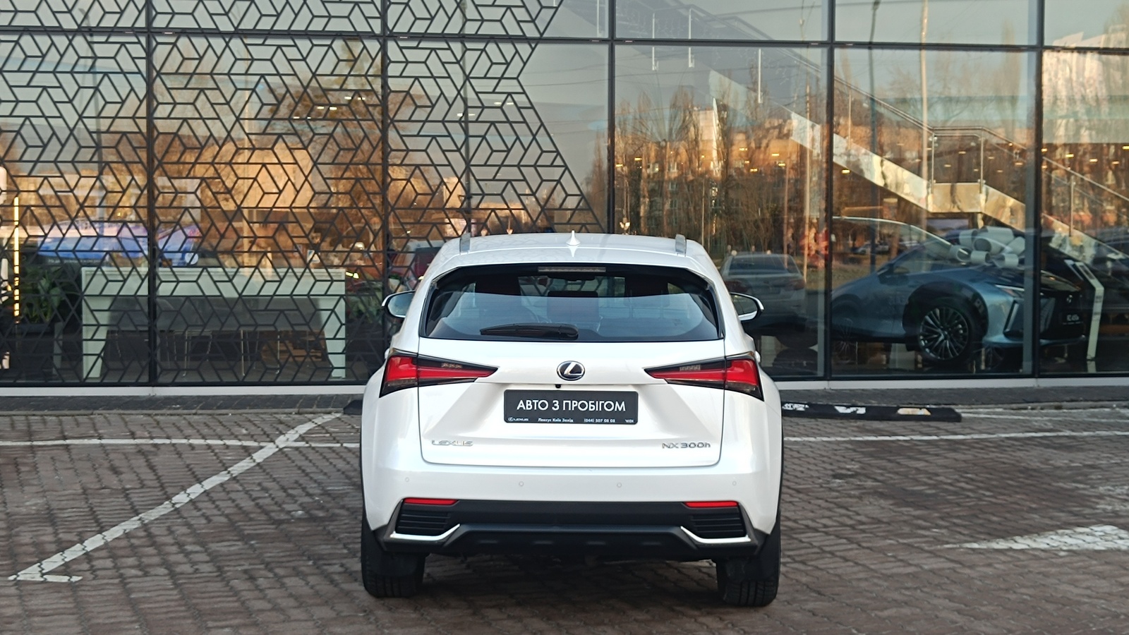 Lexus NX 2019 року з пробігом 59631 км, Універсал, Лексус Київ Захід, м.Київ - 1256000 ГРН | Фото № 4