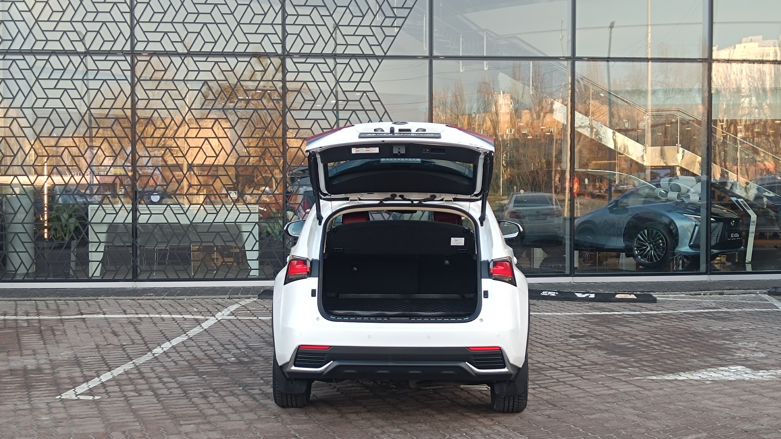 Lexus NX 2019 року з пробігом 59631 км, Універсал, Лексус Київ Захід, м.Київ - 1256000 ГРН | Фото № 10