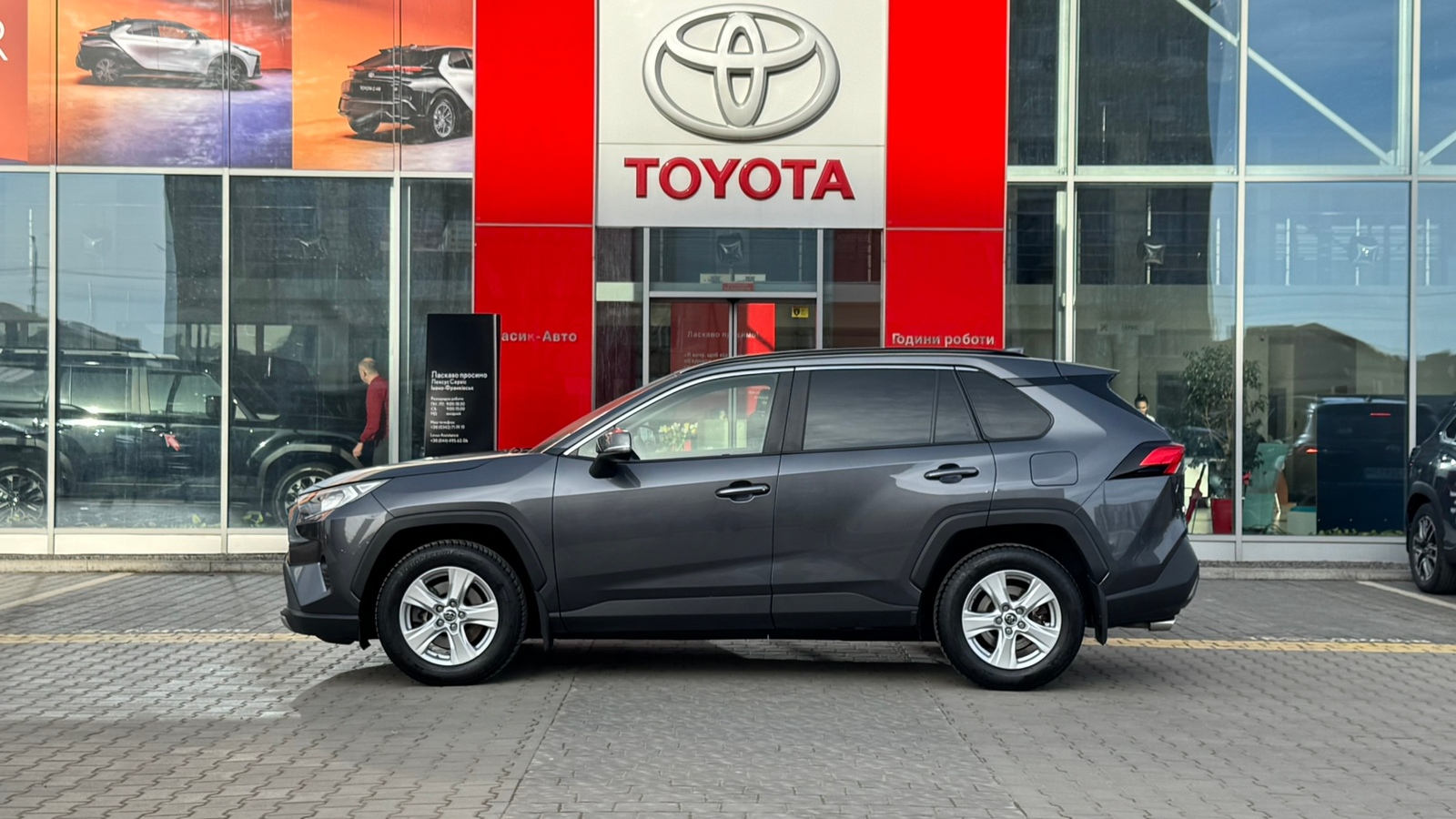 Toyota RAV4 2019 року з пробігом 192522 км, Універсал, Тойота Центр Івано-Франківськ "Класик-Авто", м.Івано-Франківськ - 1037000 ГРН | Фото № 3