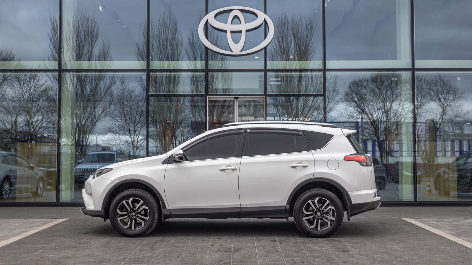 Toyota RAV4 2016 року з пробігом 177583 км, Універсал, Тойота Центр Дніпро "Алмаз Мотор" на Запорізькому шосе, м.Дніпро - 925000 ГРН | Фото № 3