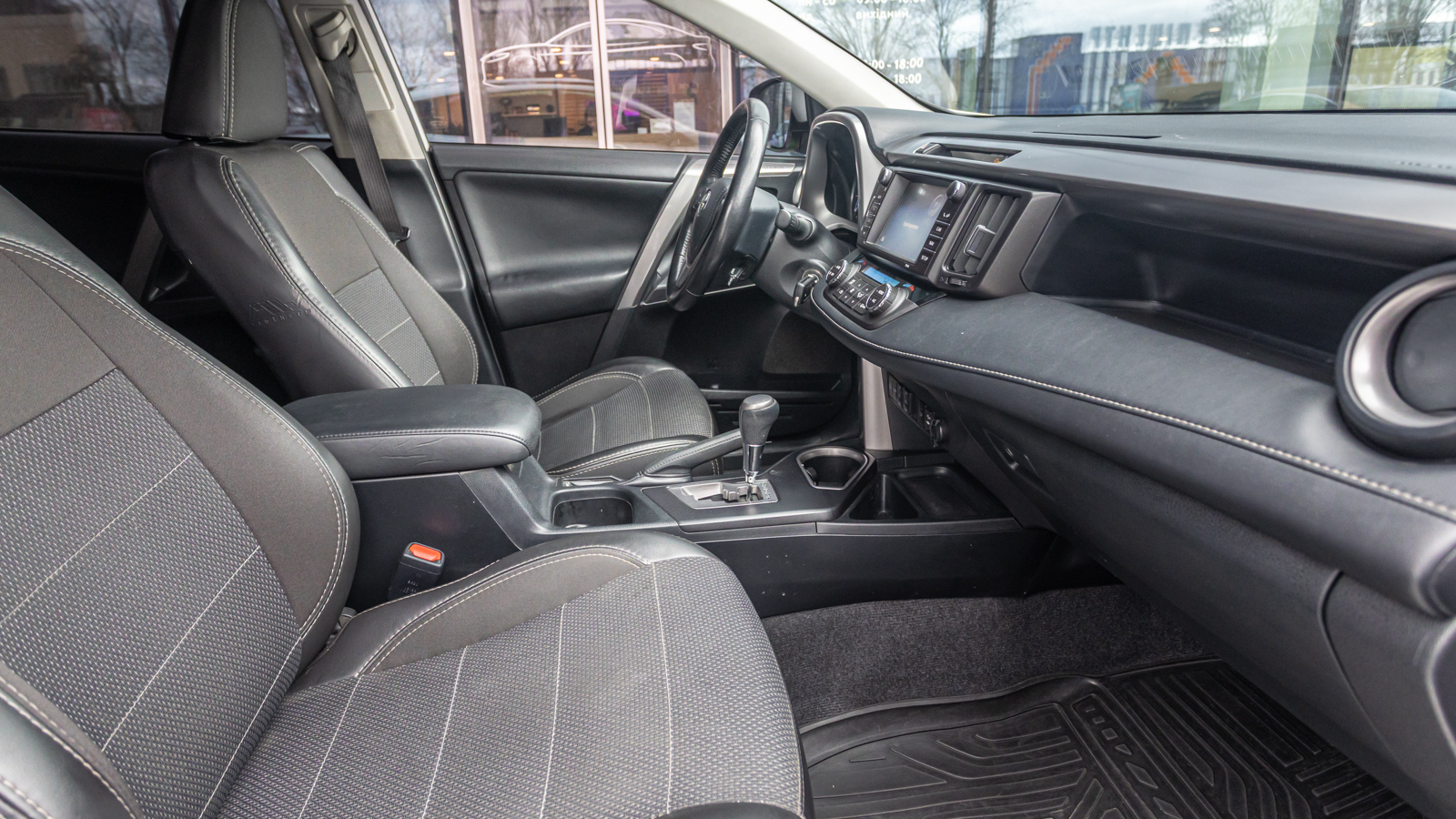 Toyota RAV4 2016 року з пробігом 177583 км, Універсал, Тойота Центр Дніпро "Алмаз Мотор" на Запорізькому шосе, м.Дніпро - 925000 ГРН | Фото № 6