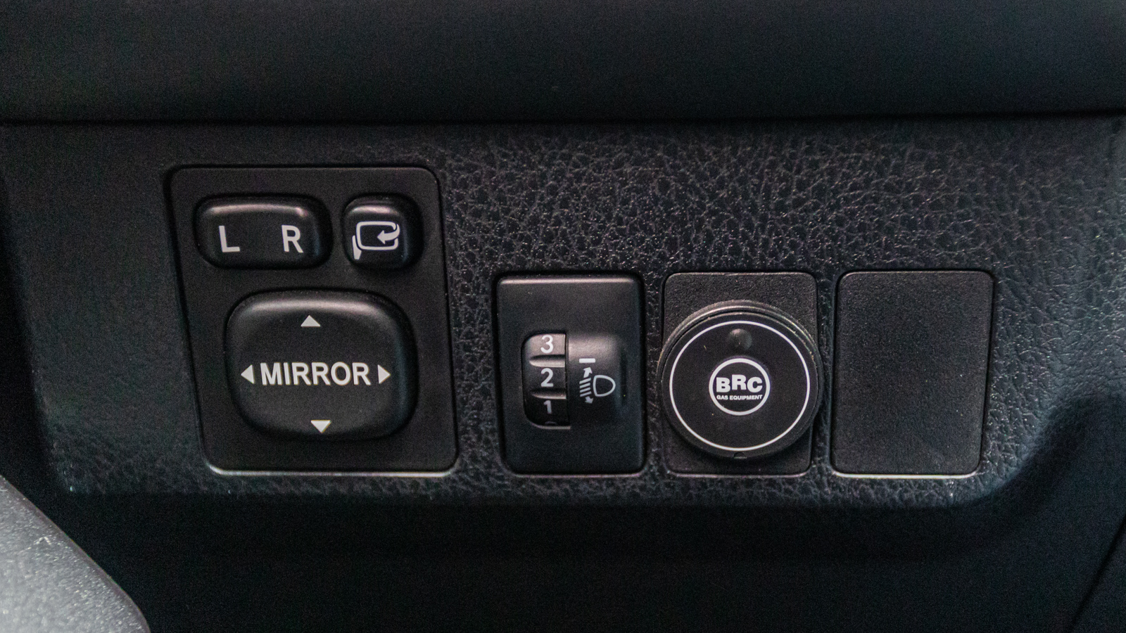 Toyota RAV4 2016 року з пробігом 177583 км, Універсал, Тойота Центр Дніпро "Алмаз Мотор" на Запорізькому шосе, м.Дніпро - 925000 ГРН | Фото № 23