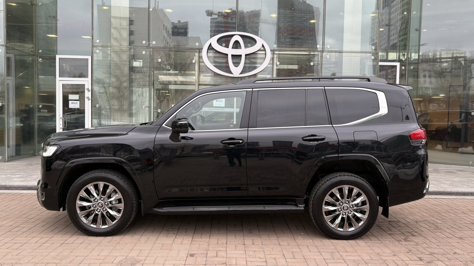 Toyota LAND CRUISER 2023 року з пробігом 2734 км, Універсал, Тойота Центр Київ "Автосаміт Укравто", м.Київ - 4219500 ГРН | Фото № 3