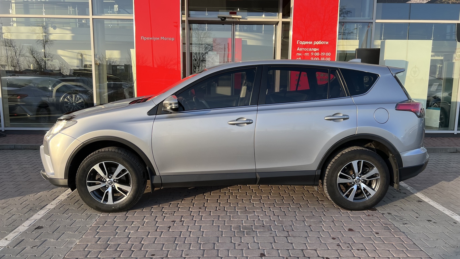 Toyota RAV4 2017 року, Універсал, Тойота Центр Вінниця "Преміум Мотор", м.Вінниця | Фото № 3 Toyota RAV4 2017 року з пробігом 136817 км, Універсал, Тойота Центр Вінниця "Преміум Мотор", м.Вінниця - 820000 ГРН | Фото № 3