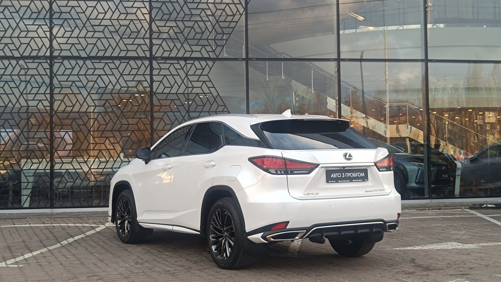 Lexus RX 2022 року з пробігом 3003 км, Універсал, Лексус Київ Захід, м.Київ - 2461000 ГРН | Фото № 2