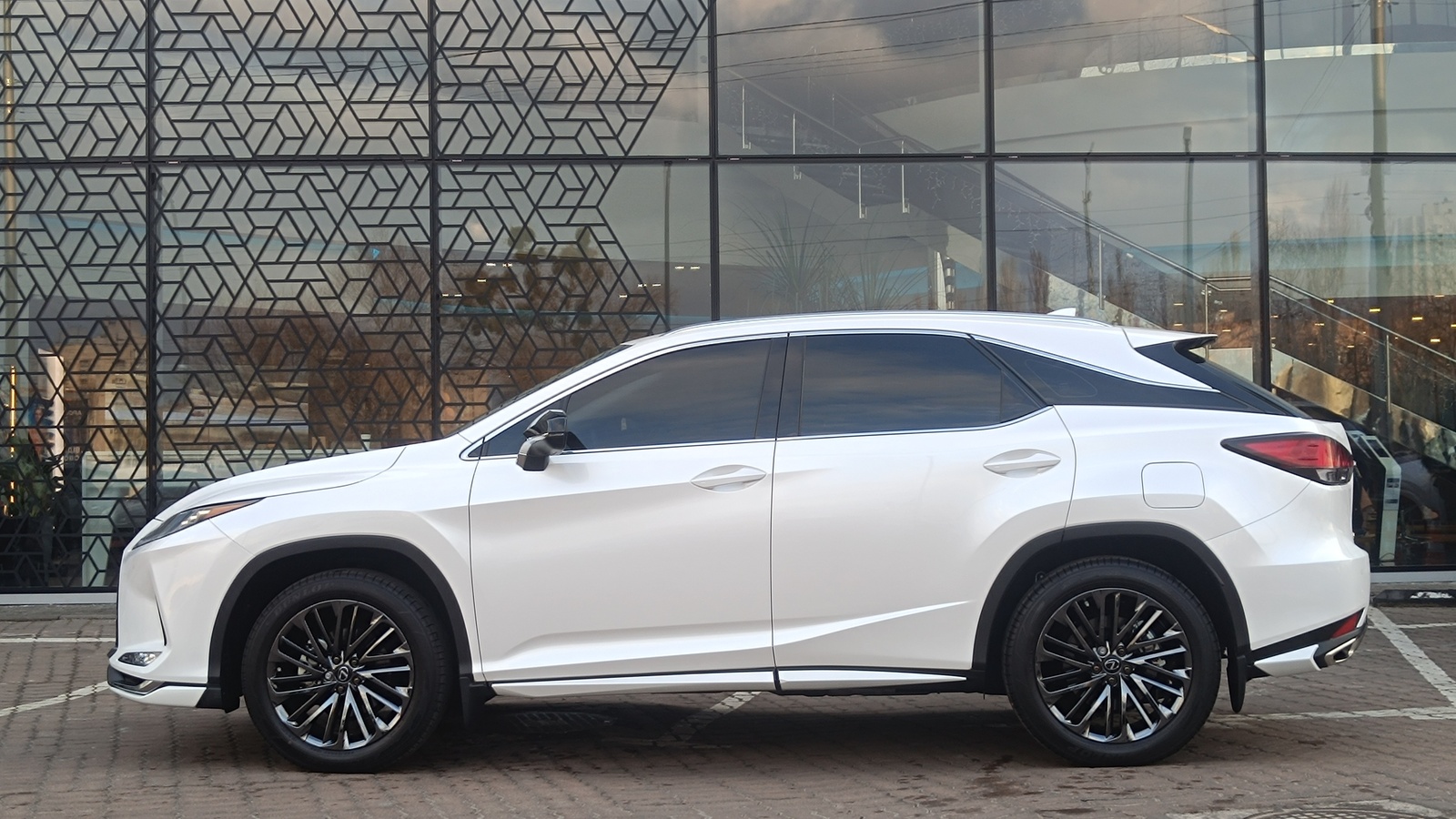 Lexus RX 2022 року з пробігом 3003 км, Універсал, Лексус Київ Захід, м.Київ - 2461000 ГРН | Фото № 3