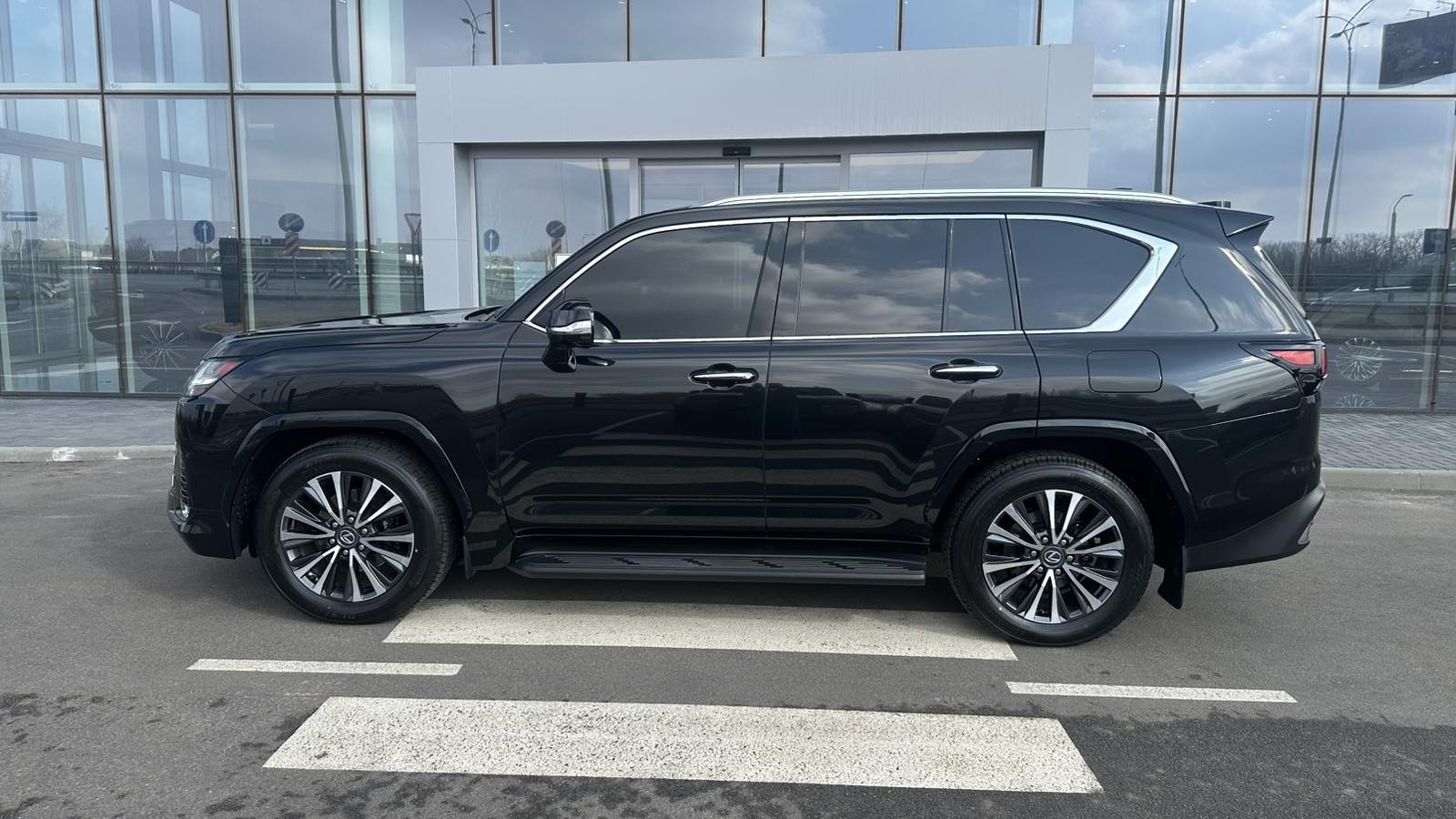 Lexus LX 2025 року з пробігом 1500 км, Універсал, Лексус Київ Аеропорт, м.Київ - 6395720 ГРН | Фото № 3