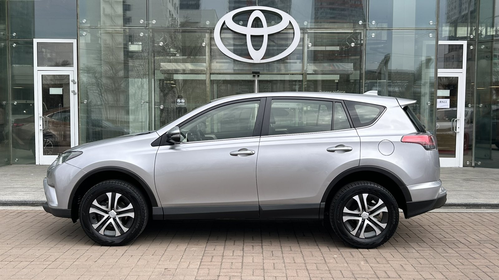 Toyota RAV4 2017 року з пробігом 113595 км, Універсал, Тойота Центр Київ "Автосаміт Укравто", м.Київ - 950000 ГРН | Фото № 3