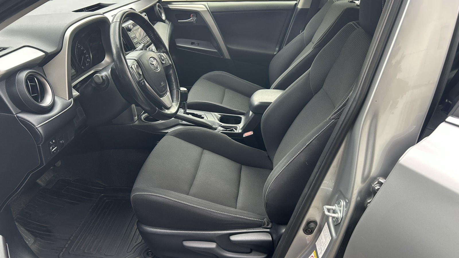 Toyota RAV4 2017 року з пробігом 113595 км, Універсал, Тойота Центр Київ "Автосаміт Укравто", м.Київ - 950000 ГРН | Фото № 12