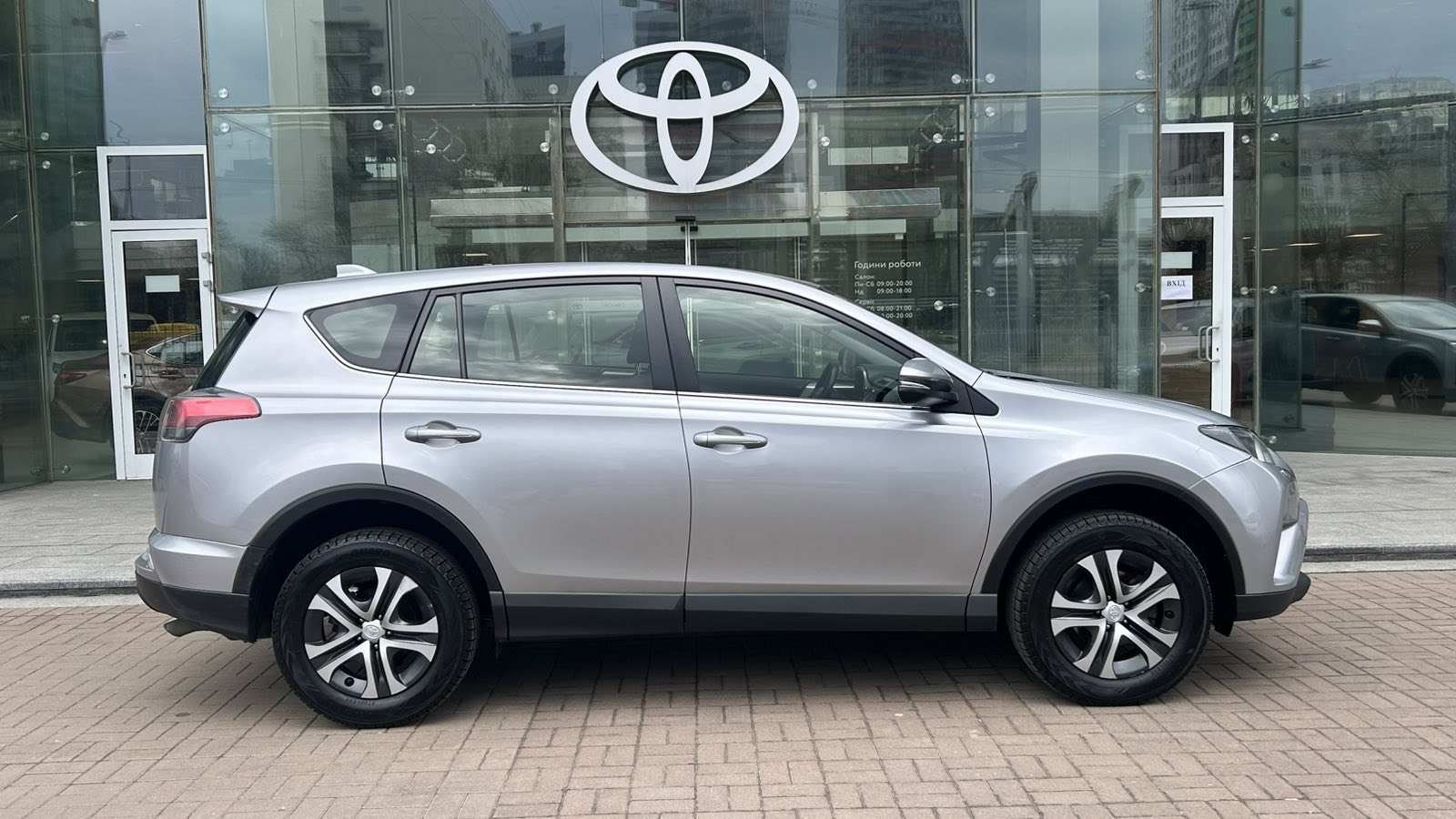 Toyota RAV4 2017 року з пробігом 113595 км, Універсал, Тойота Центр Київ "Автосаміт Укравто", м.Київ - 950000 ГРН | Фото № 16