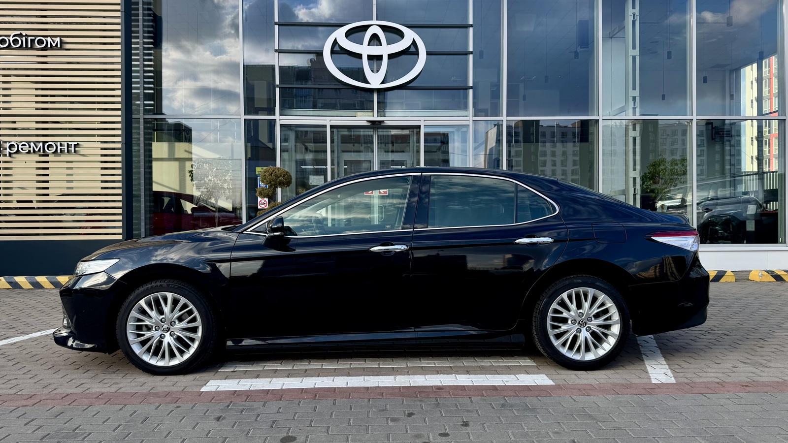 Toyota CAMRY 2018 року, Седан, Тойота Центр Чернігів "Соллі-Плюс", м.Чернігів | Фото № 3 Toyota CAMRY 2018 року з пробігом 68259 км, Седан, Тойота Центр Чернігів "Соллі-Плюс", м.Чернігів - 1140000 ГРН | Фото № 3