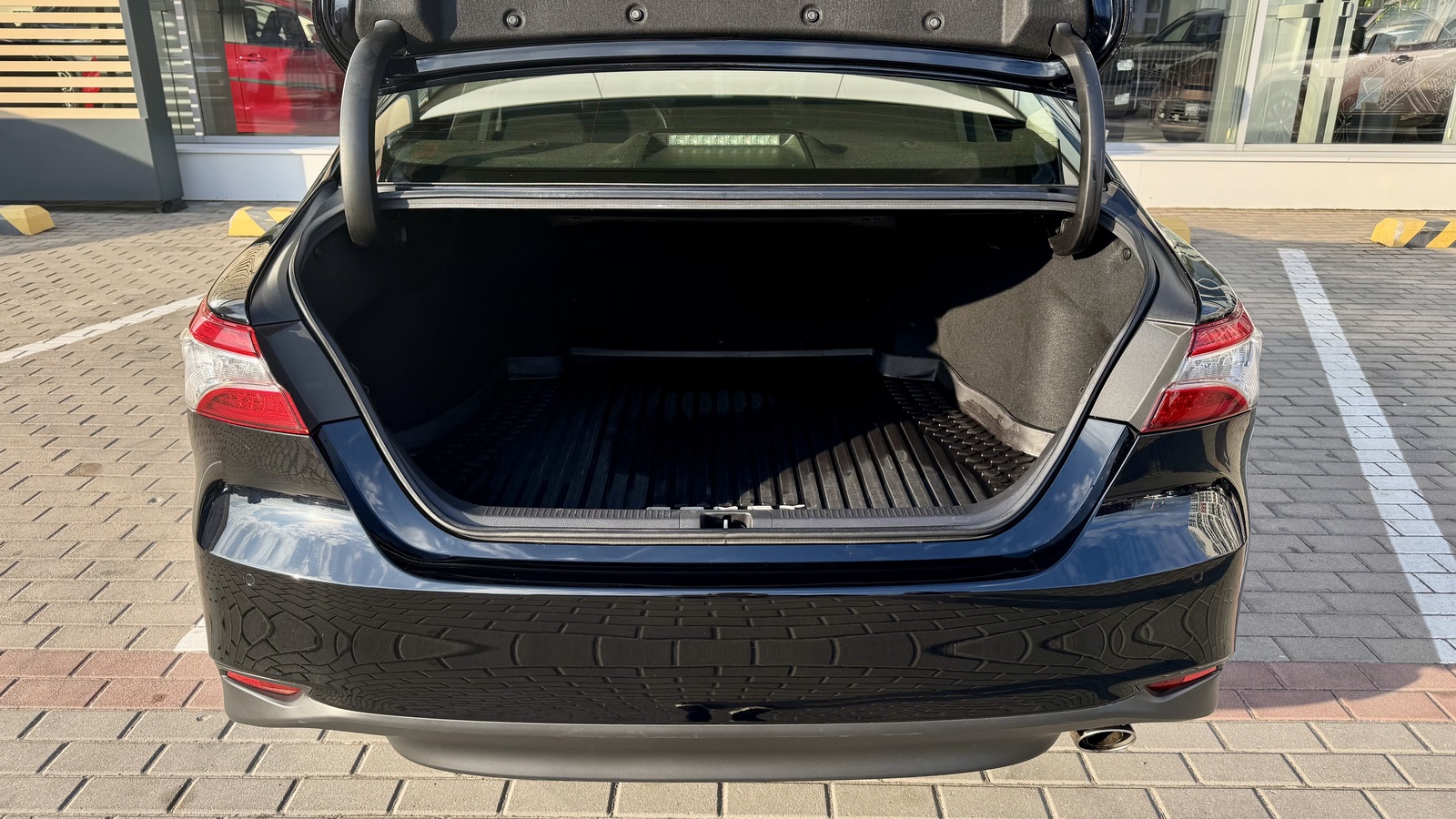 Toyota CAMRY 2018 року, Седан, Тойота Центр Чернігів "Соллі-Плюс", м.Чернігів | Фото № 10 Toyota CAMRY 2018 року з пробігом 68259 км, Седан, Тойота Центр Чернігів "Соллі-Плюс", м.Чернігів - 1140000 ГРН | Фото № 10