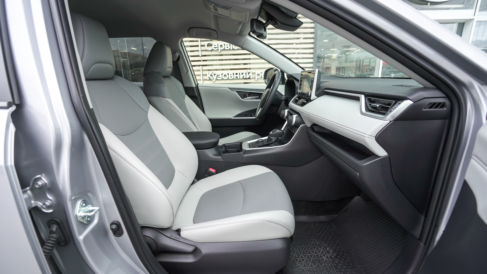 Toyota RAV4 2019 року, Універсал, Тойота Центр Львів "Діамант", м.Львів | Фото № 6 Toyota RAV4 2019 року з пробігом 20047 км, Універсал, Тойота Центр Львів "Діамант", м.Львів - 1668750 ГРН | Фото № 6