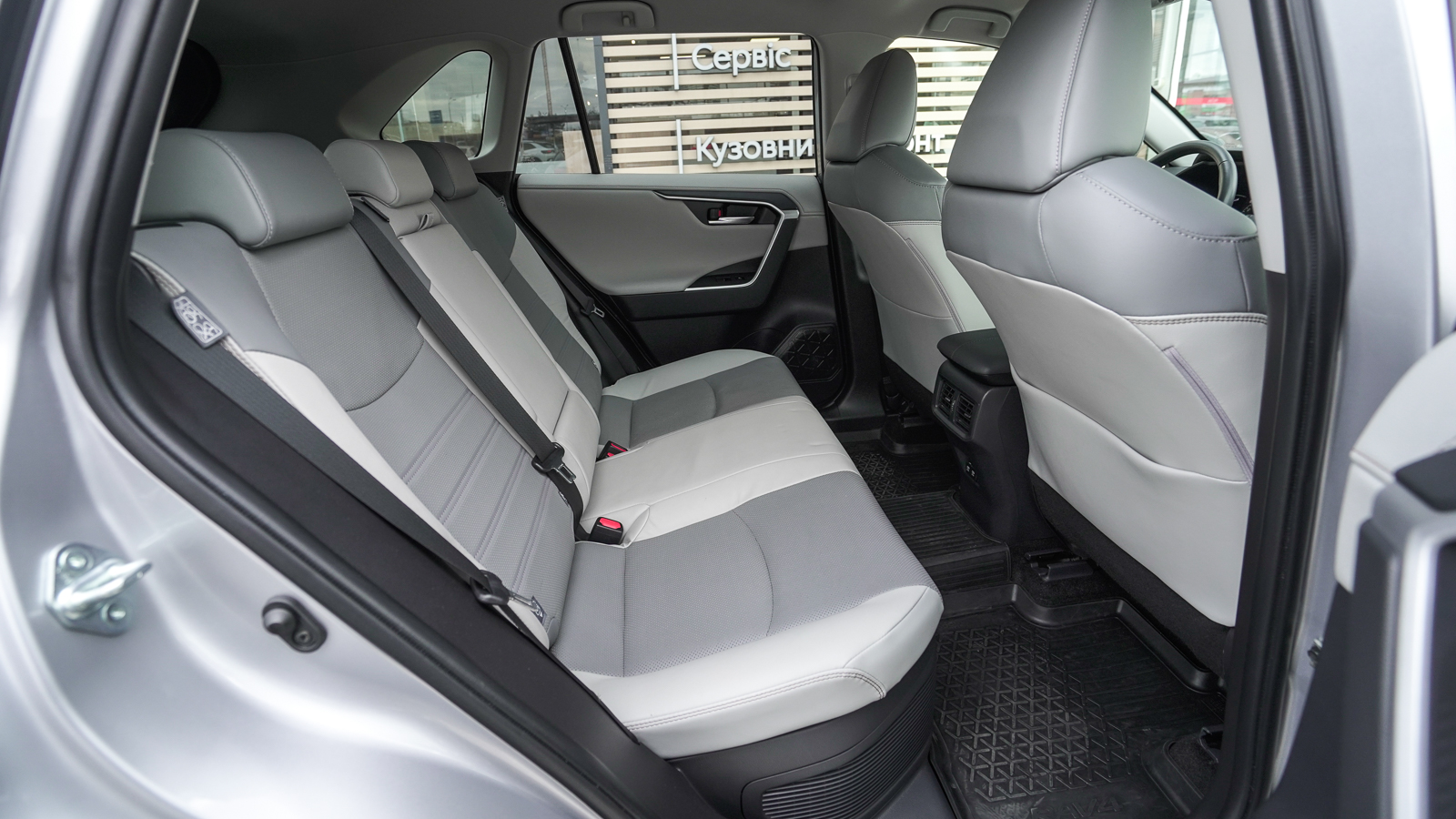 Toyota RAV4 2019 року, Універсал, Тойота Центр Львів "Діамант", м.Львів | Фото № 7 Toyota RAV4 2019 року з пробігом 20047 км, Універсал, Тойота Центр Львів "Діамант", м.Львів - 1668750 ГРН | Фото № 7