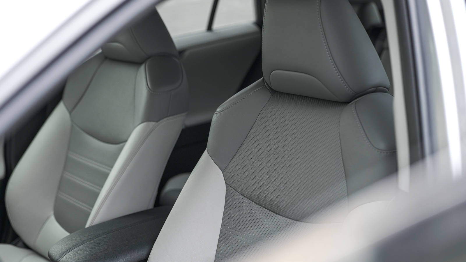 Toyota RAV4 2019 року, Універсал, Тойота Центр Львів "Діамант", м.Львів | Фото № 18 Toyota RAV4 2019 року з пробігом 20047 км, Універсал, Тойота Центр Львів "Діамант", м.Львів - 1668750 ГРН | Фото № 18