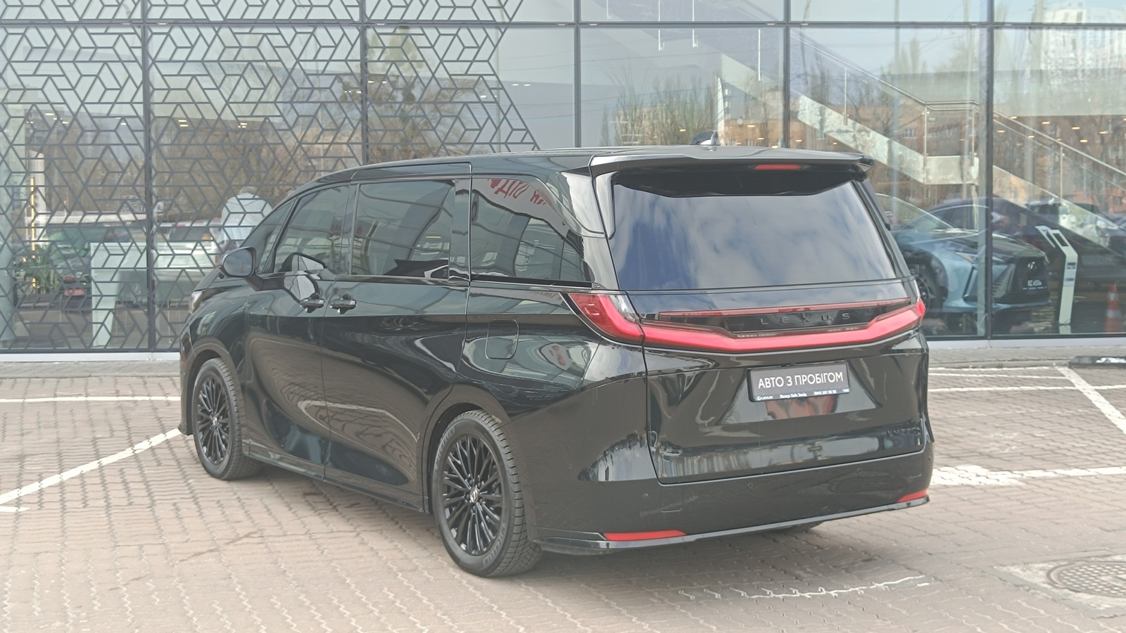 Lexus LM 350h 2025 року, Універсал, Лексус Київ Захід, м.Київ | Фото № 2 Lexus LM 350h 2025 року з пробігом 30800 км, Універсал, Лексус Київ Захід, м.Київ - 5634000 ГРН | Фото № 2