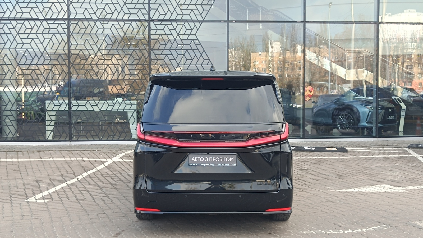 Lexus LM 350h 2025 року, Універсал, Лексус Київ Захід, м.Київ | Фото № 4 Lexus LM 350h 2025 року з пробігом 30800 км, Універсал, Лексус Київ Захід, м.Київ - 5634000 ГРН | Фото № 4