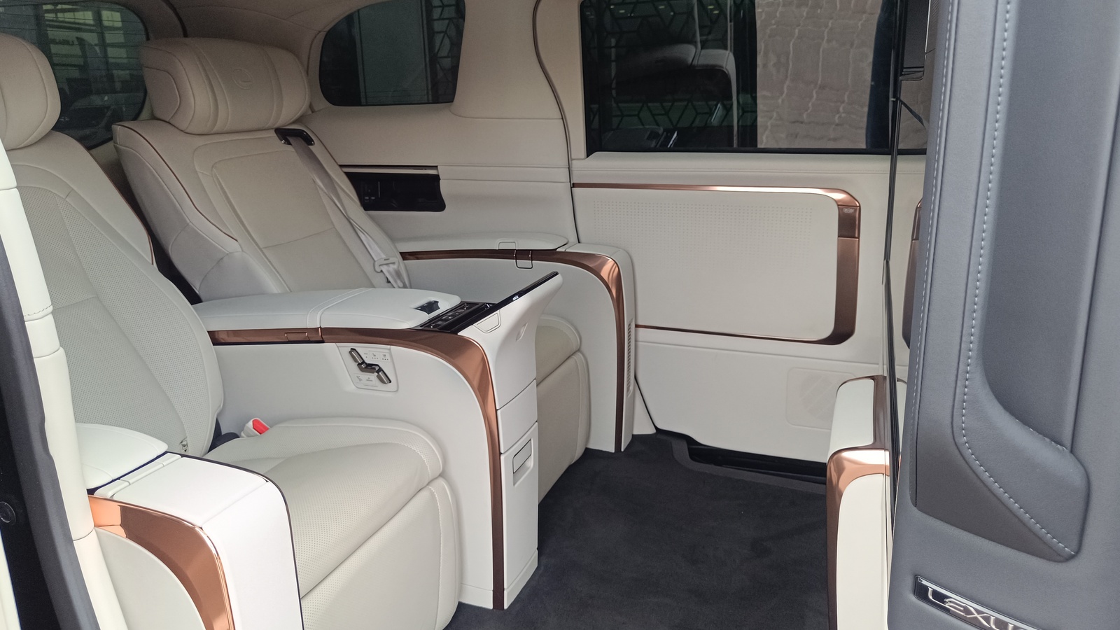 Lexus LM 350h 2025 року, Універсал, Лексус Київ Захід, м.Київ | Фото № 7 Lexus LM 350h 2025 року з пробігом 30800 км, Універсал, Лексус Київ Захід, м.Київ - 5634000 ГРН | Фото № 7